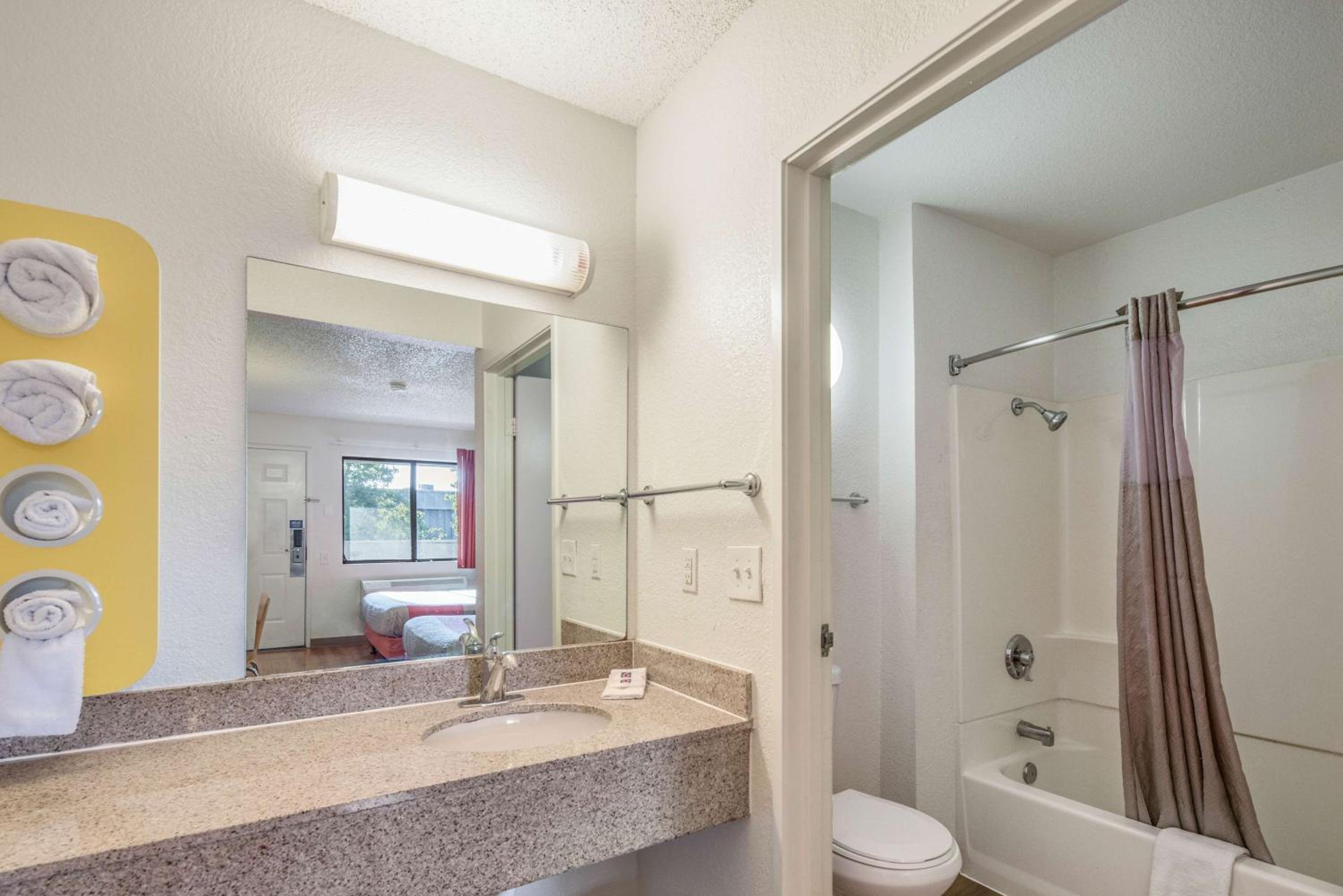 Fairfield Vacations - Motel 6-Fairfield, CA - North - Property Image 58