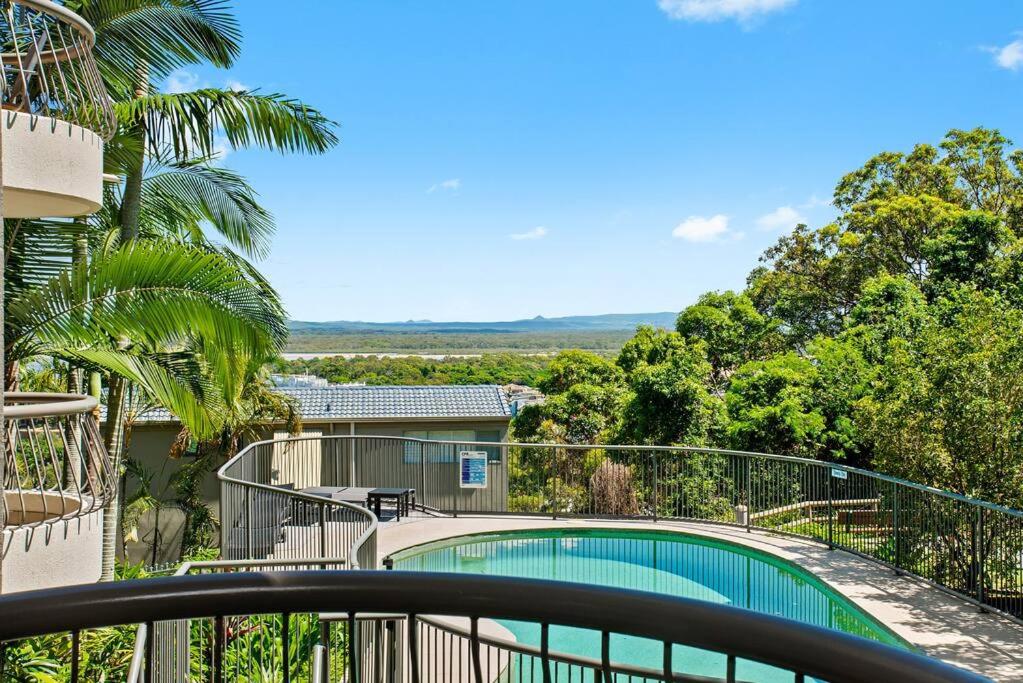 Tranquil Noosa at its best Beach, Bush, Good Food.