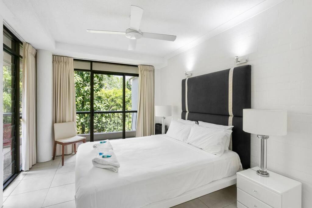 Tranquil Noosa at its best Beach, Bush, Good Food.