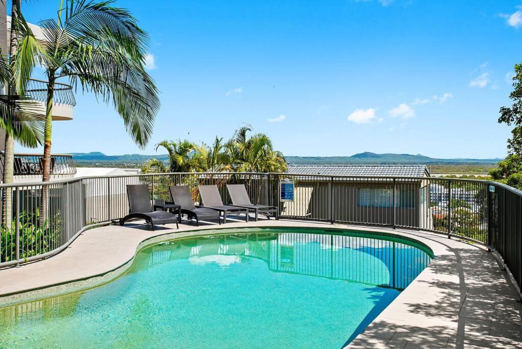 Tranquil Noosa at its best Beach, Bush, Good Food.