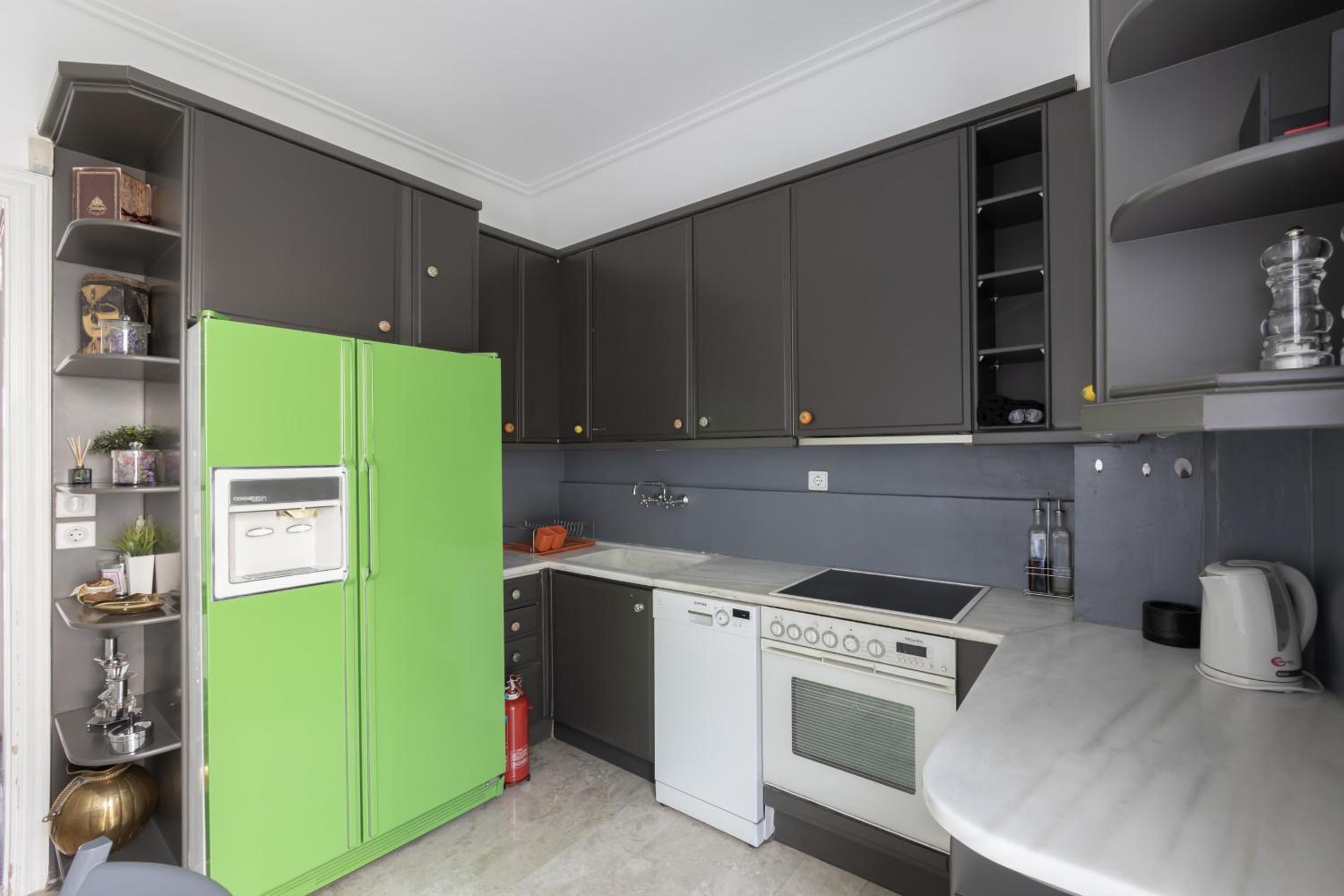 Deco Marble Apt with Acropolis view
