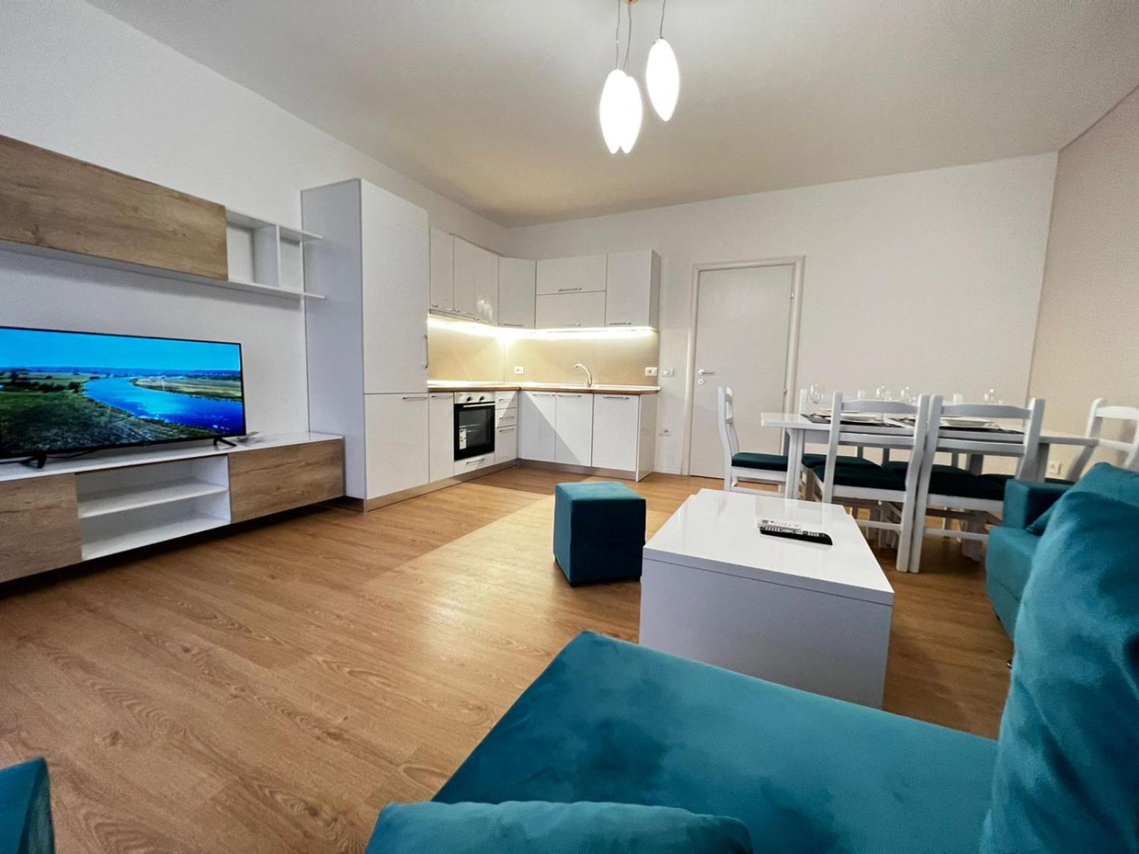 Sea View-Palm Trees Apartment Durres
