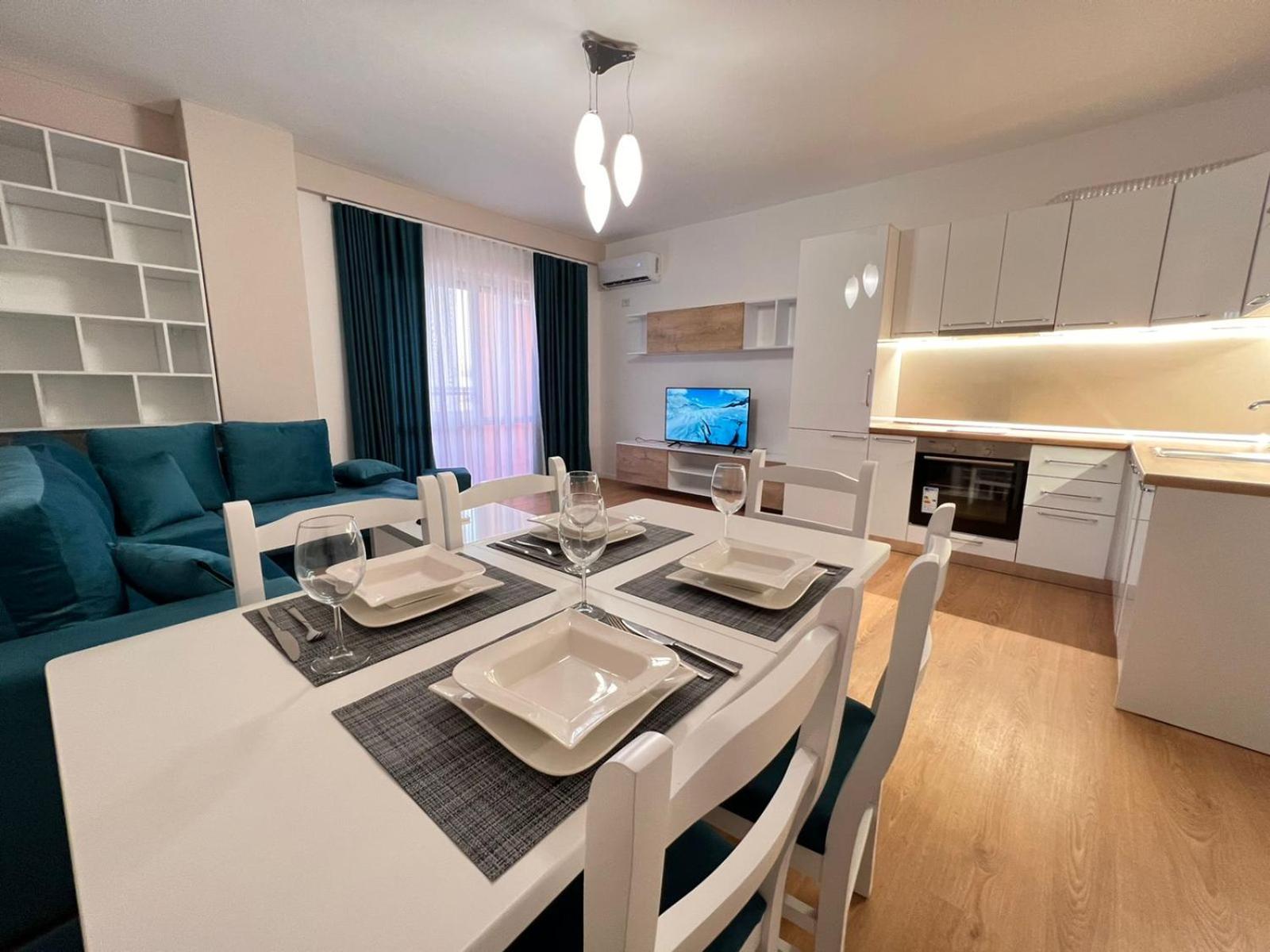 Sea View-Palm Trees Apartment Durres