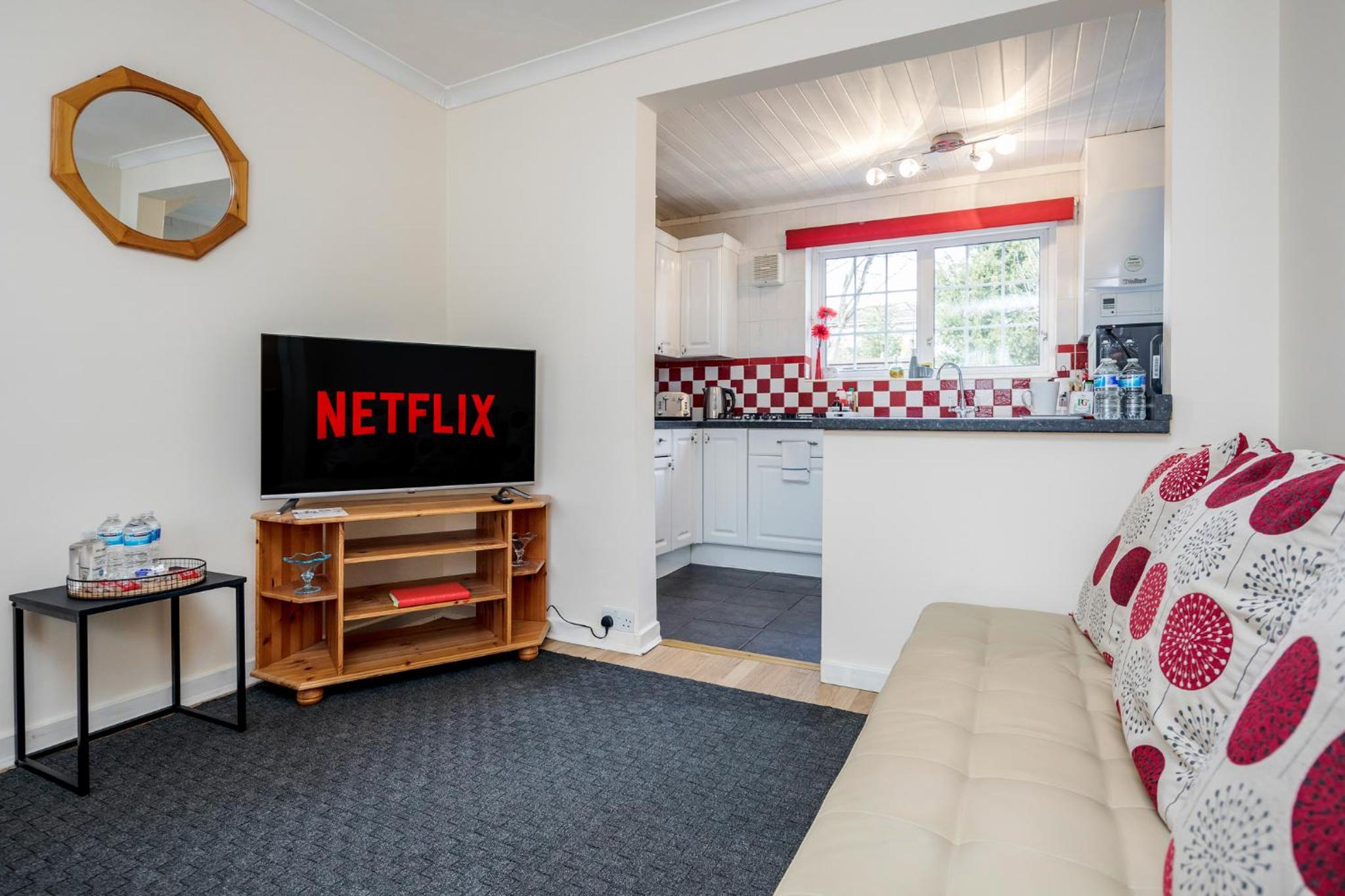 MPL Apartments - Woodside House by Harry Potter Studios view 5