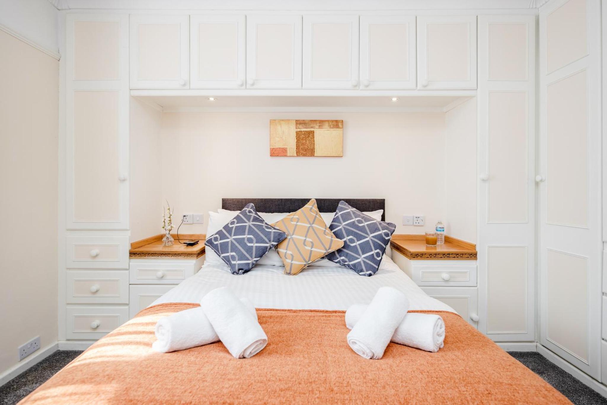 MPL Apartments - Woodside House by Harry Potter Studios view 2