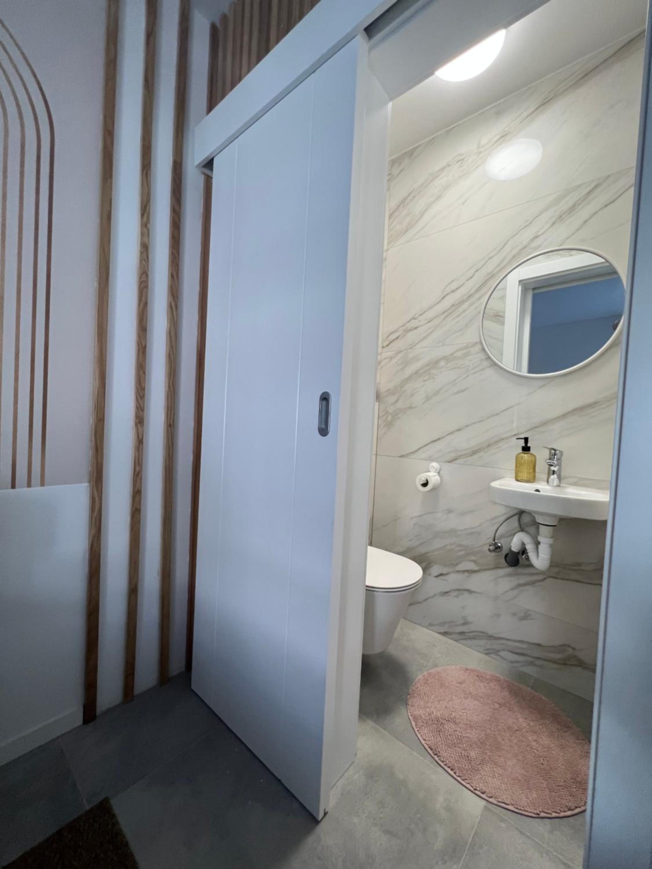 Black Pearl en Novalja — bathroom