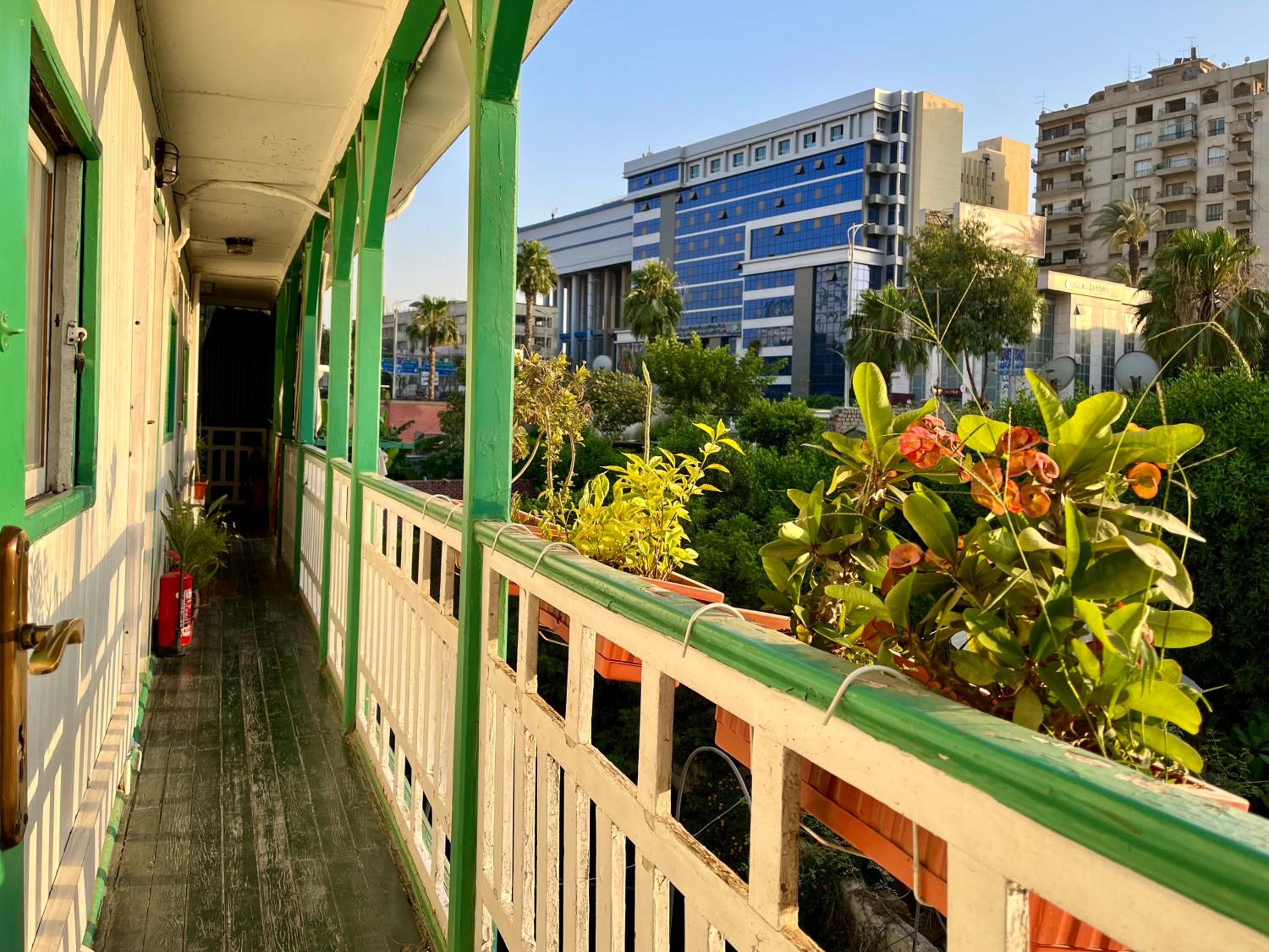 Houseboat65 - Historic home on the Nile - Central Cairo