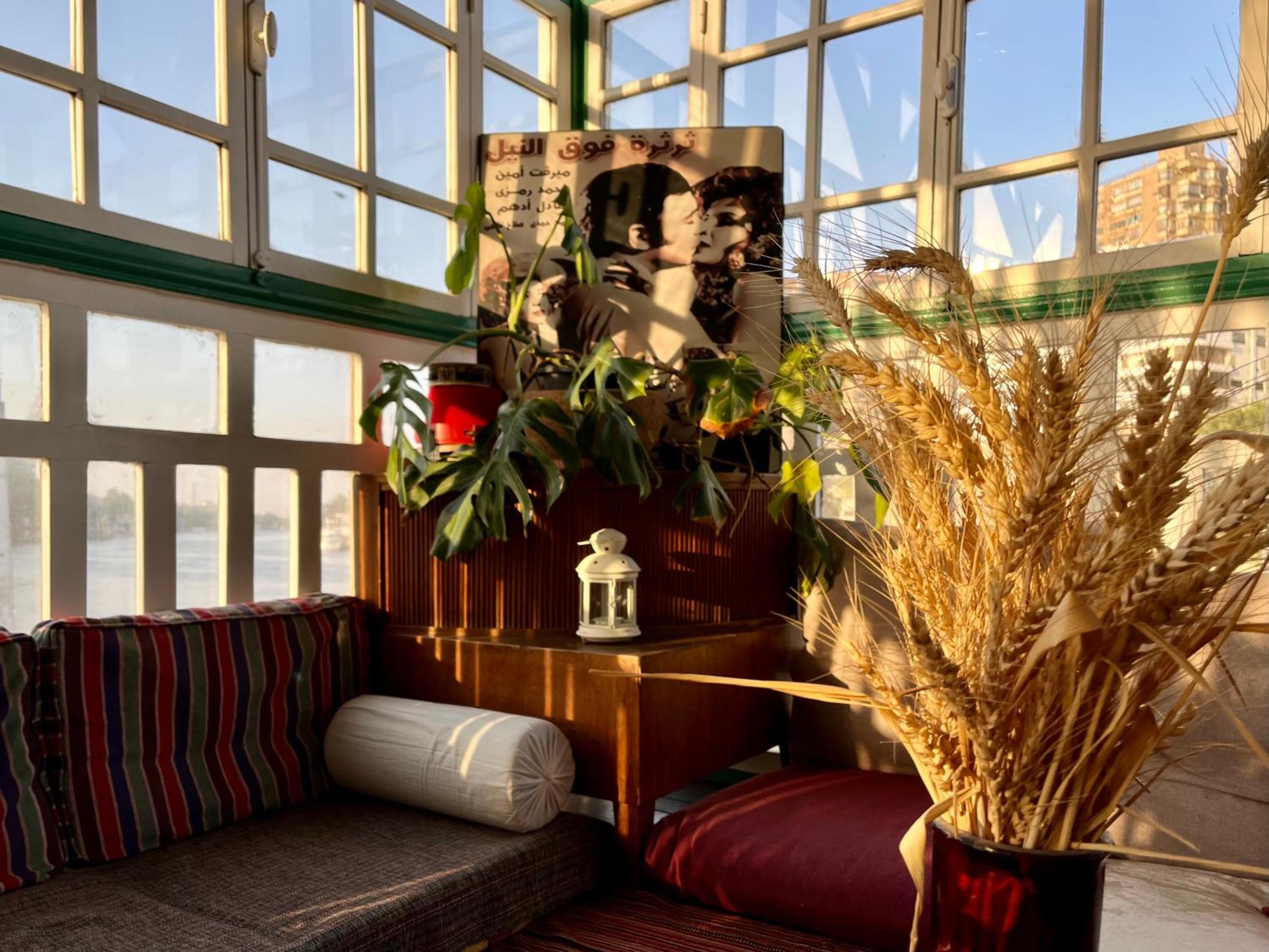 Houseboat65 - Historic home on the Nile - Central Cairo