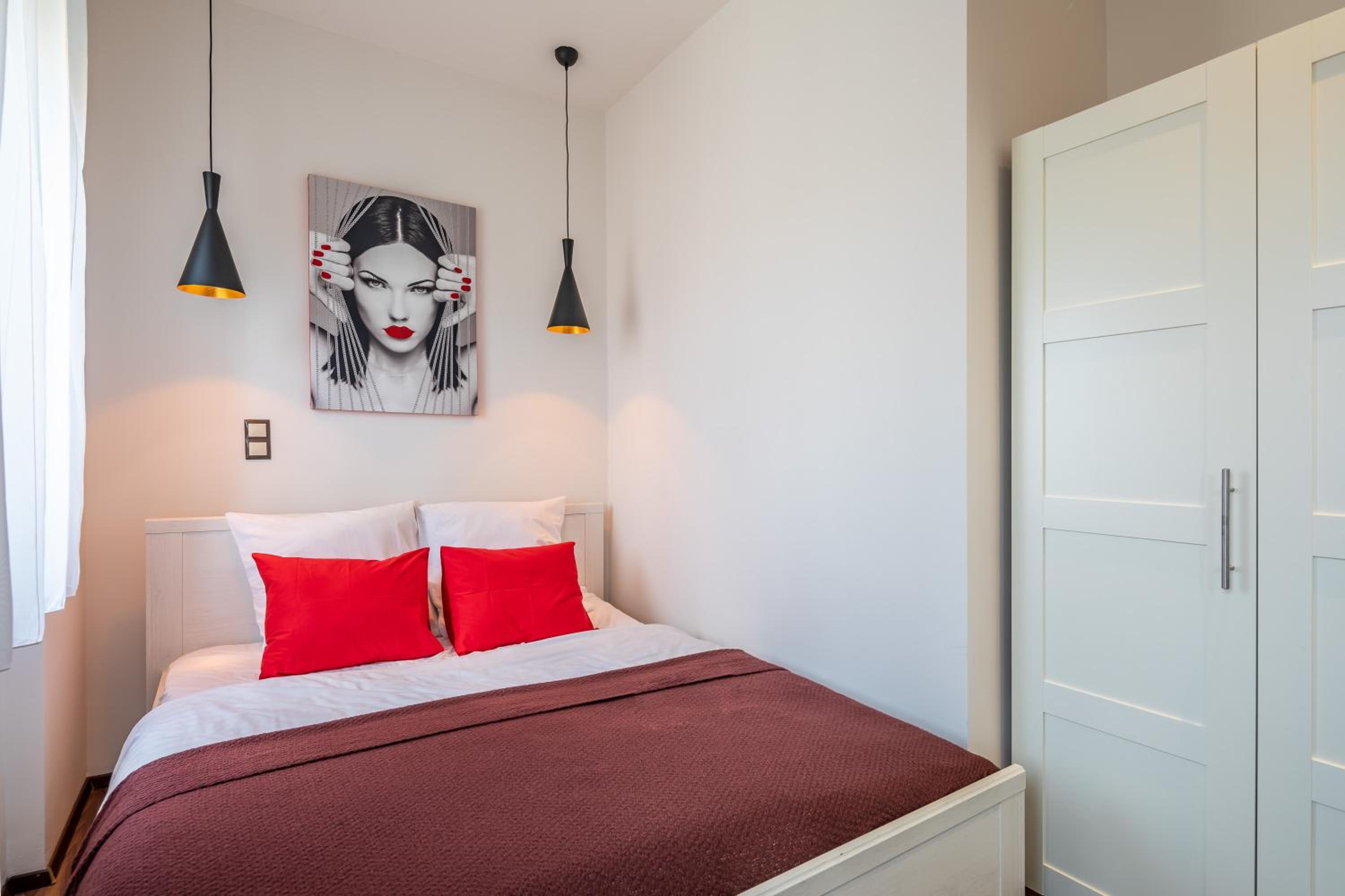 Two bedroom home in Jewish quarter view 5