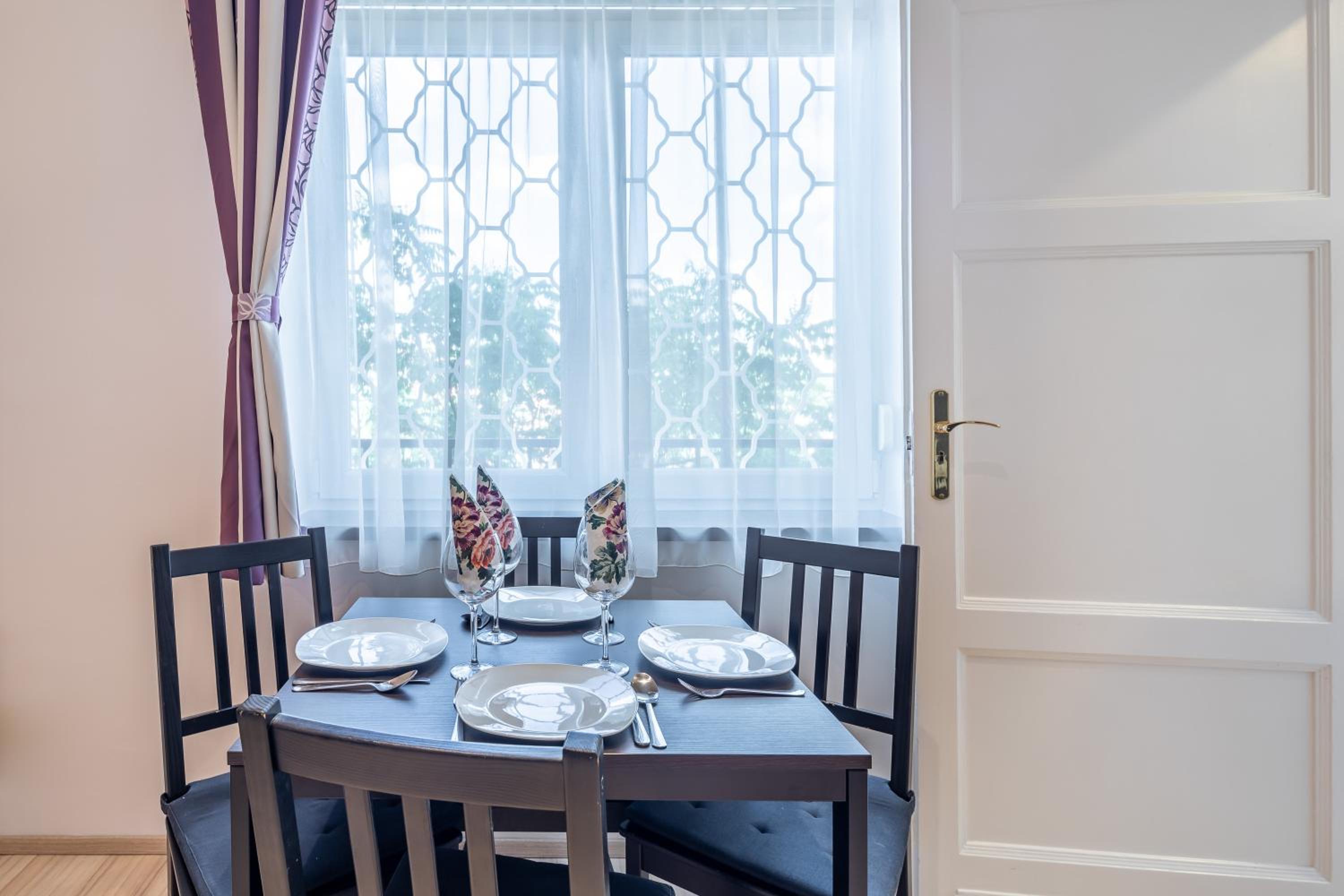 Two bedroom home in Jewish quarter view 3