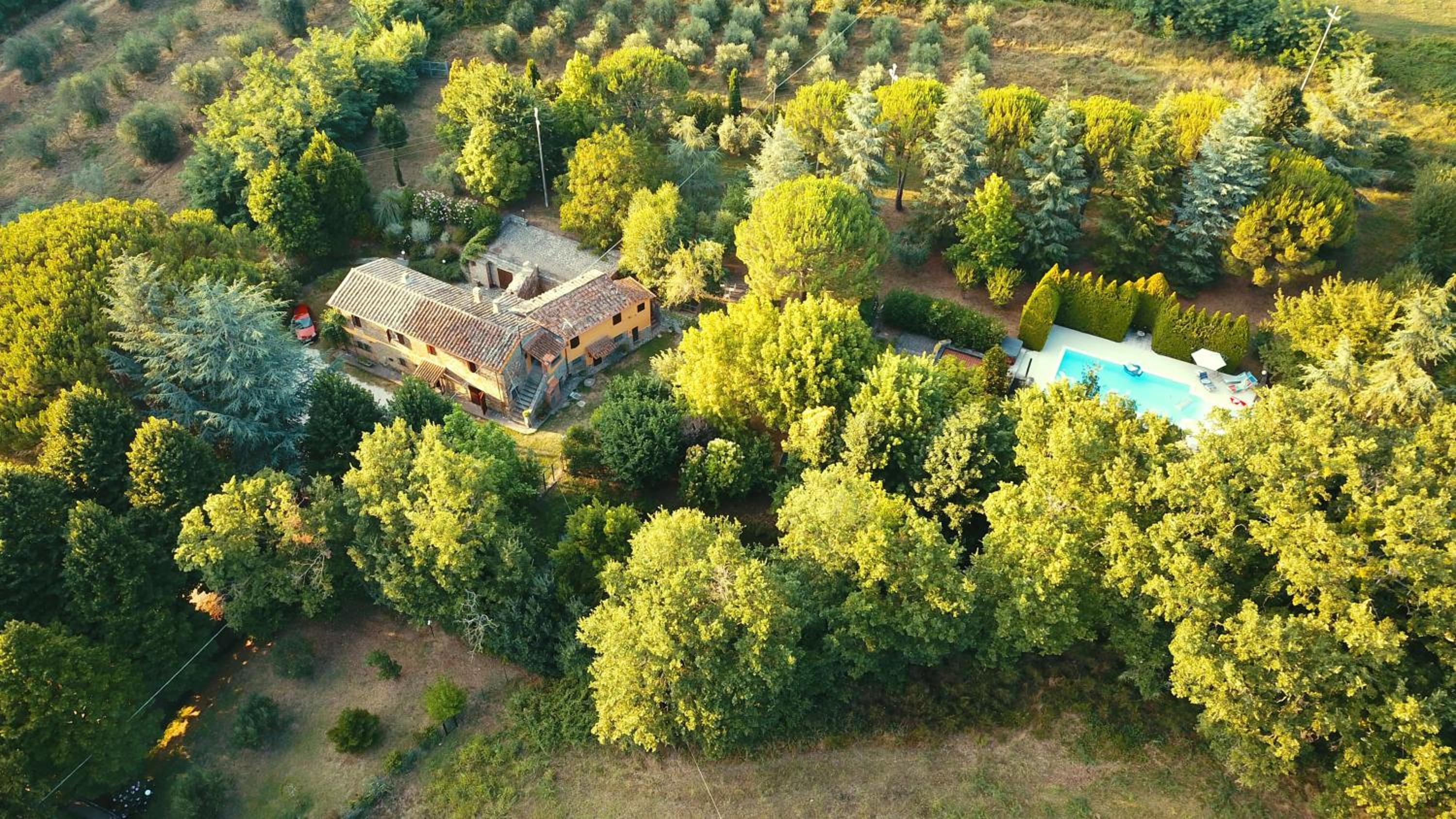 Elegant Villa in Tuoro sul Trasimeno with Private Pool view 2