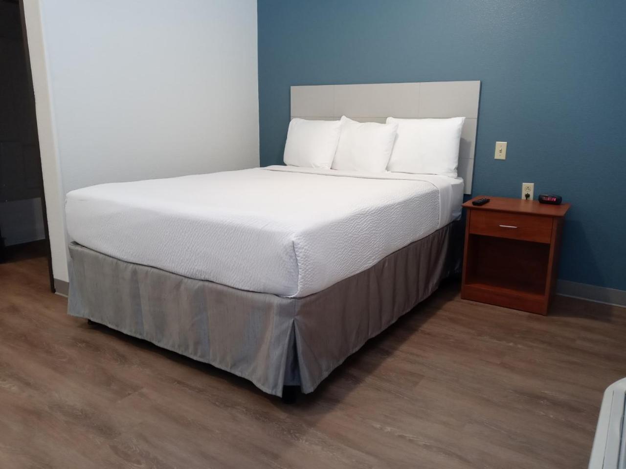 WoodSpring Suites Houston La Porte