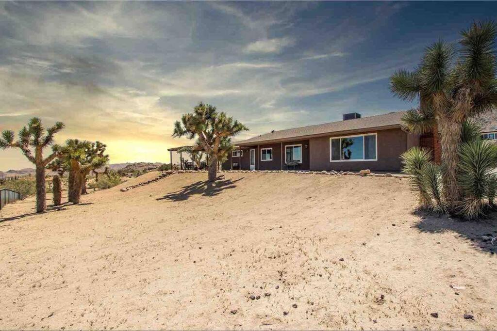 Hotel The Full Moon, Joshua Tree: Hot Tub, Sauna, Views