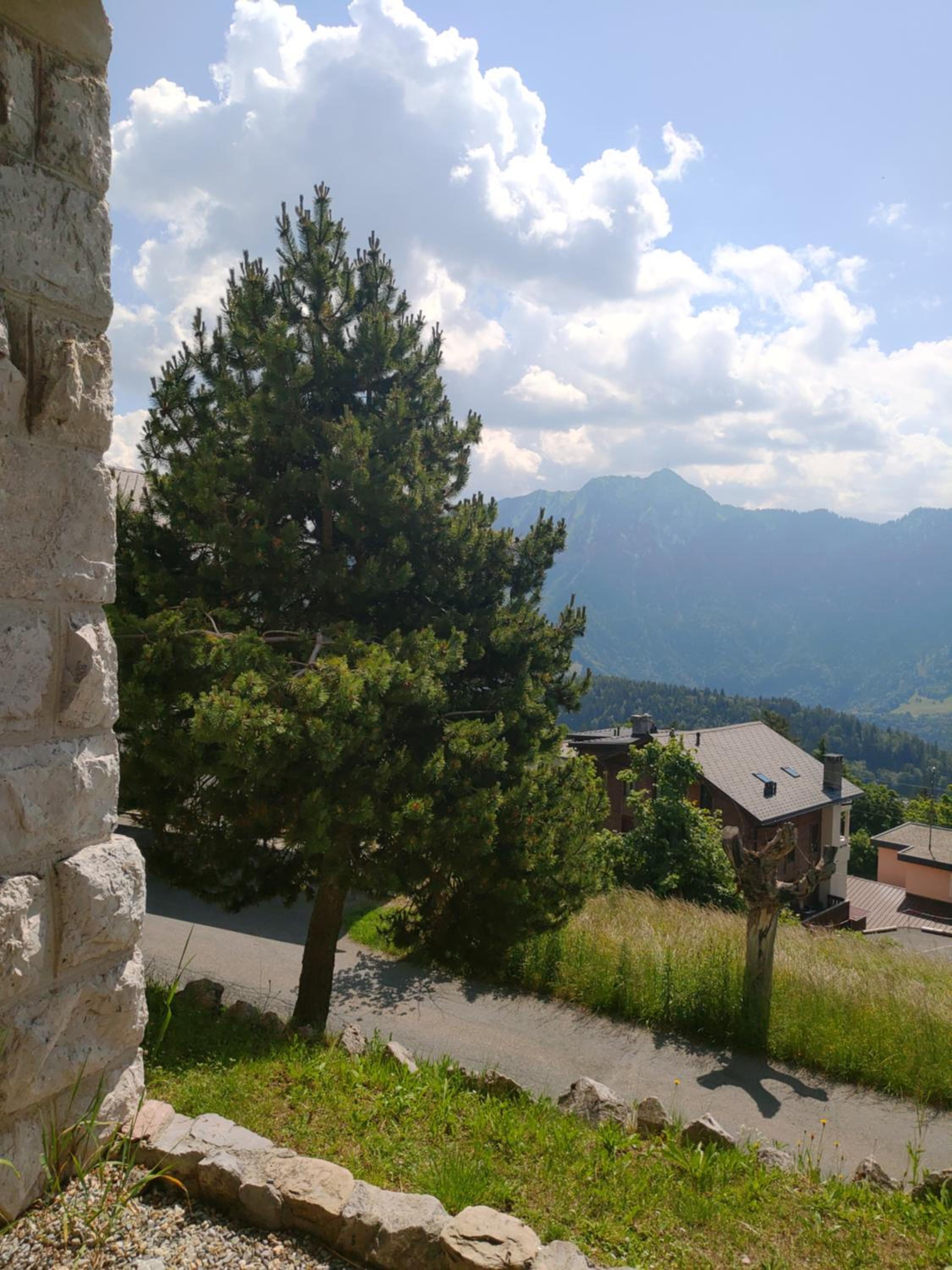 Studio au calme, vue imprenable sur la vallée view 3