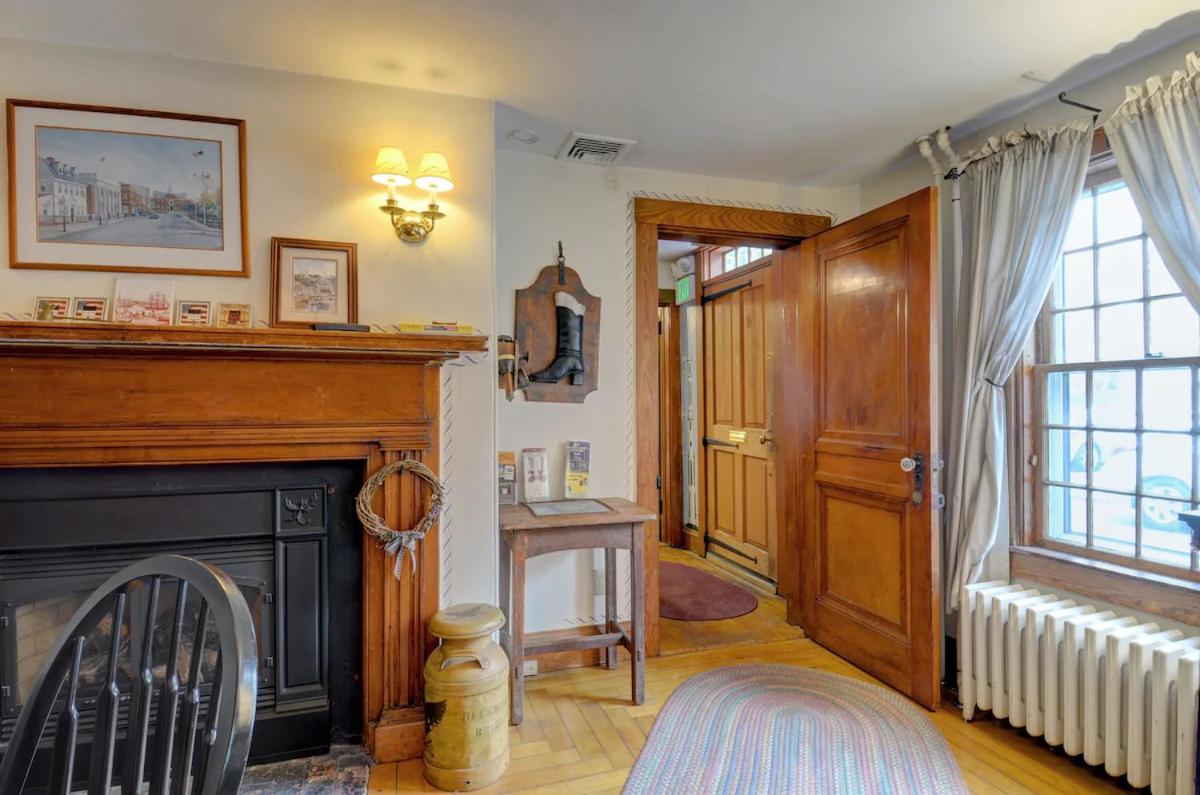 Melville House Newport view 3