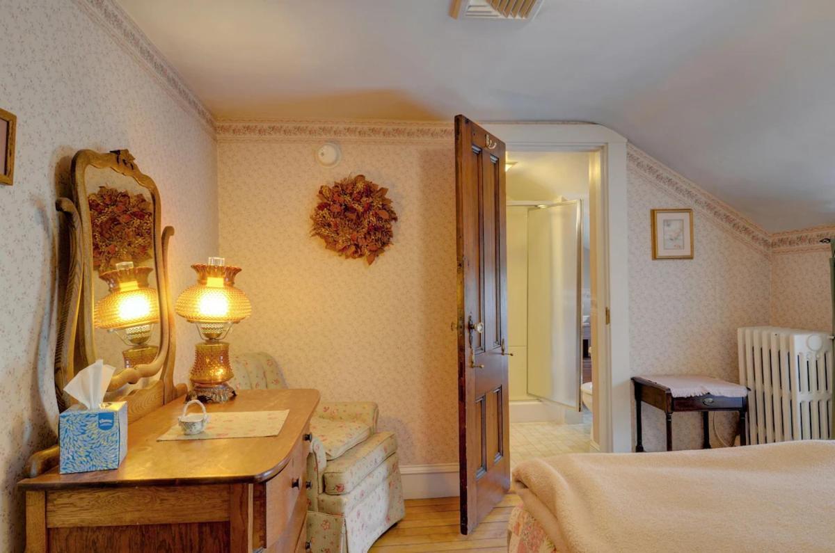 Melville House Newport view 4