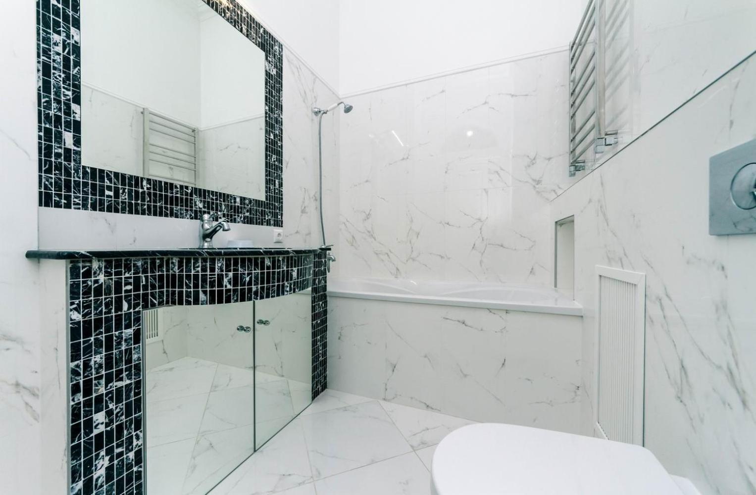 Luxury beatiful apartment on Pyshkinska street view 5