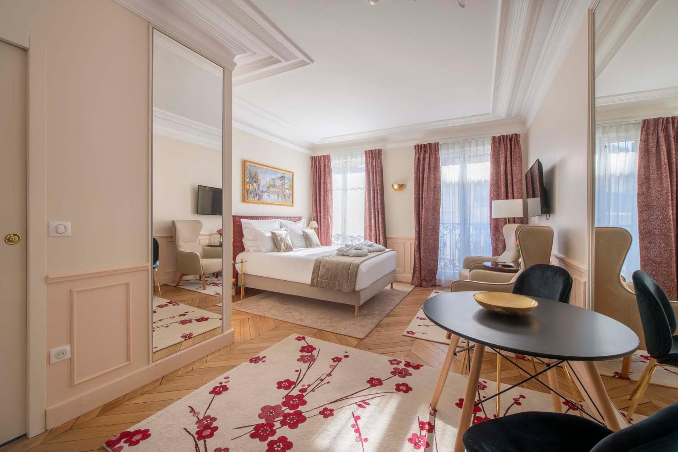LE BEAU MARAIS - Luxury Apartments, AIR COND, LIFT