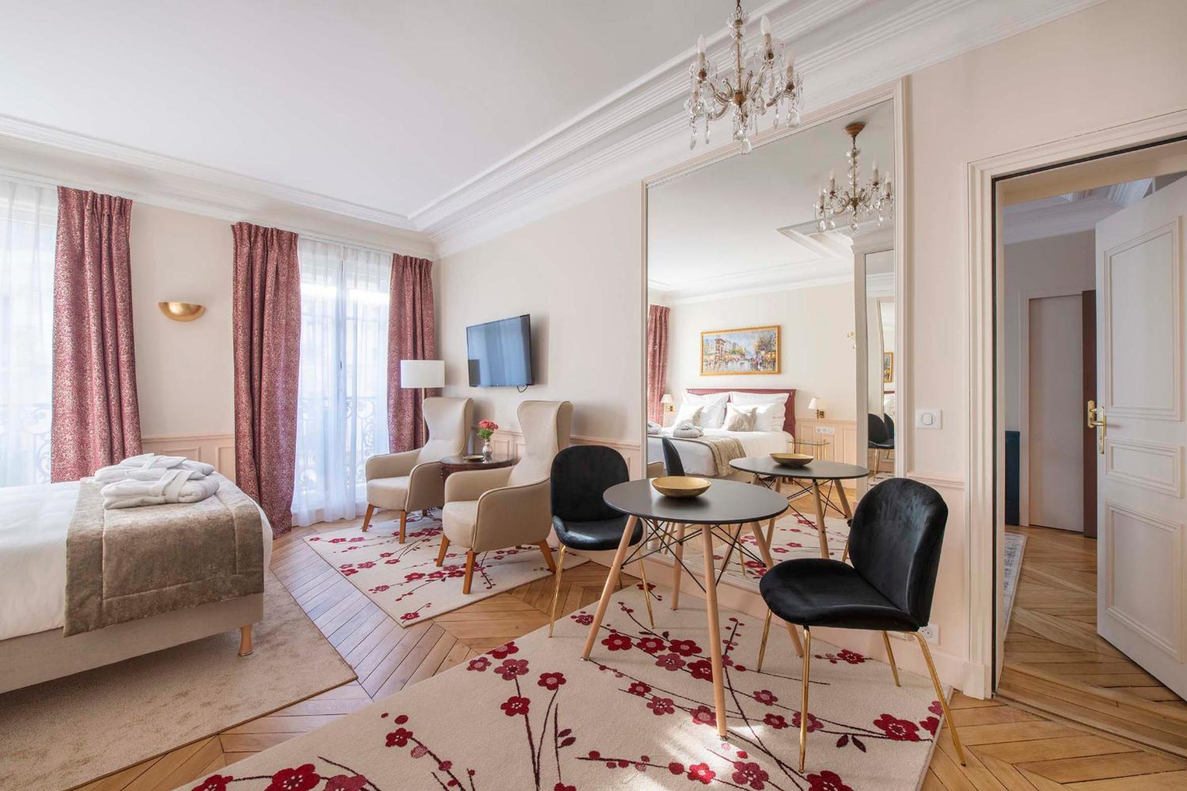 LE BEAU MARAIS - Luxury Apartments, AIR COND, LIFT