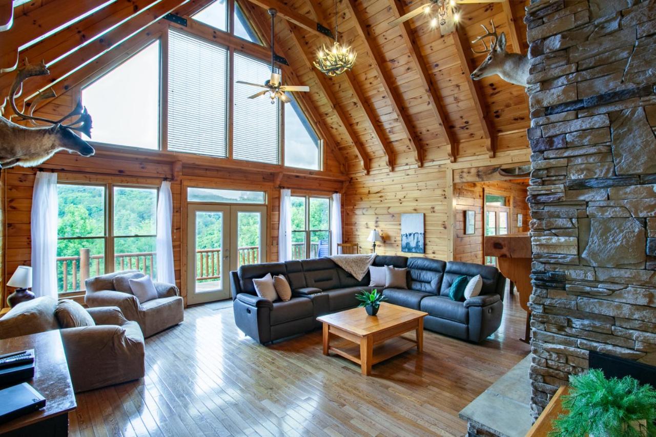 Bear Creek Cabin - Mtn View, Hot Tub and Game Room view 3