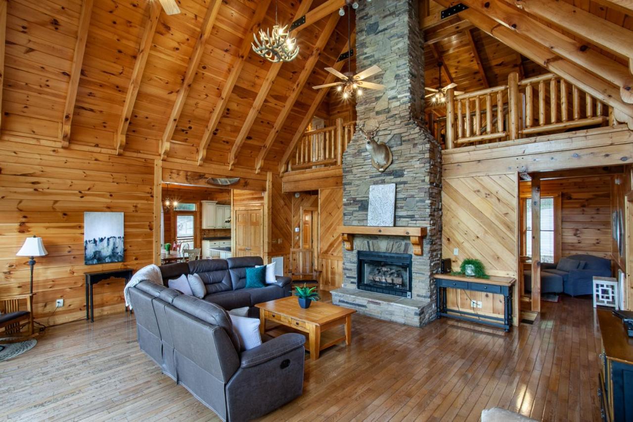 Bear Creek Cabin - Mtn View, Hot Tub and Game Room view 4