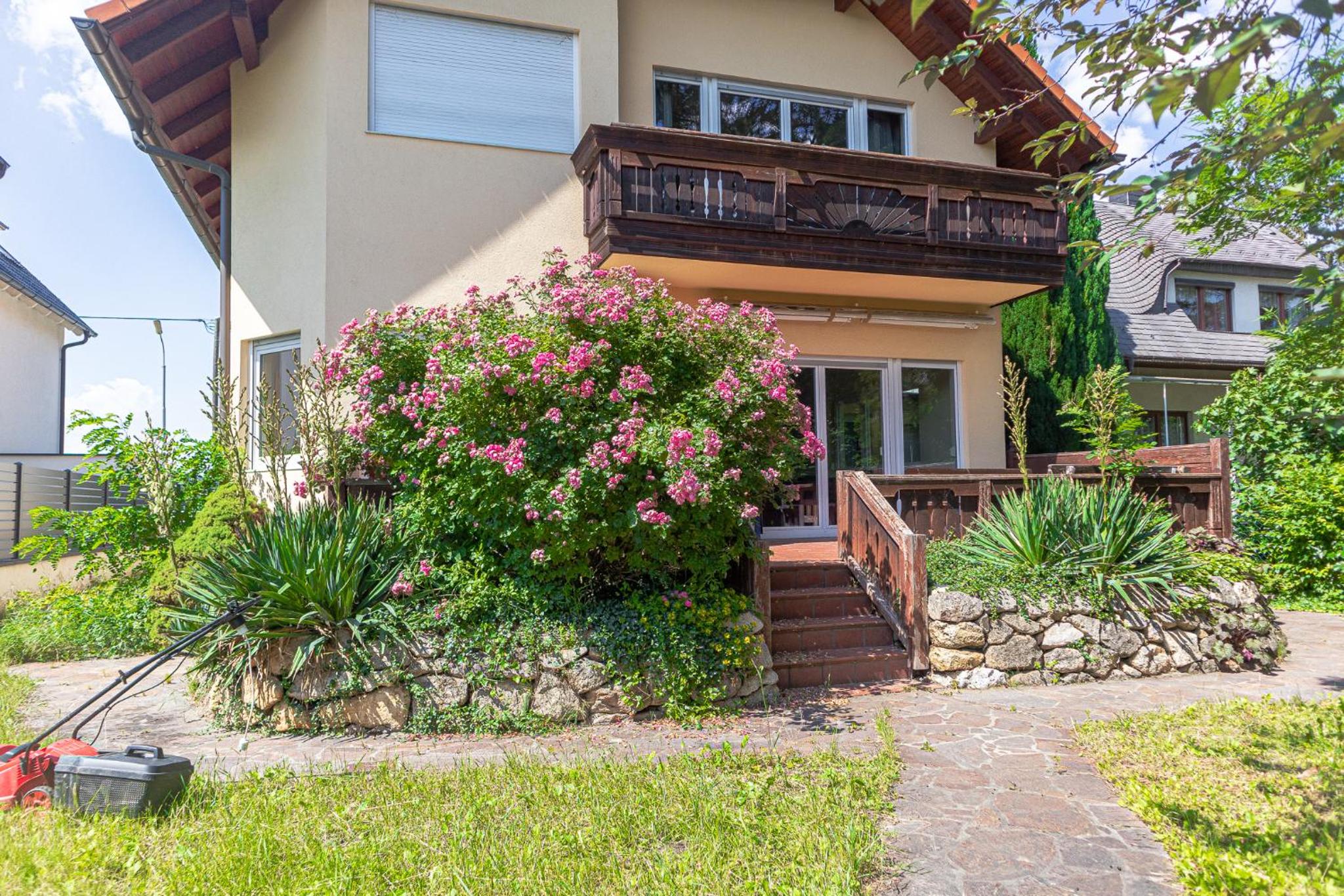 Cozy Private Rooms in Beautiful Garden Villa Free Parking