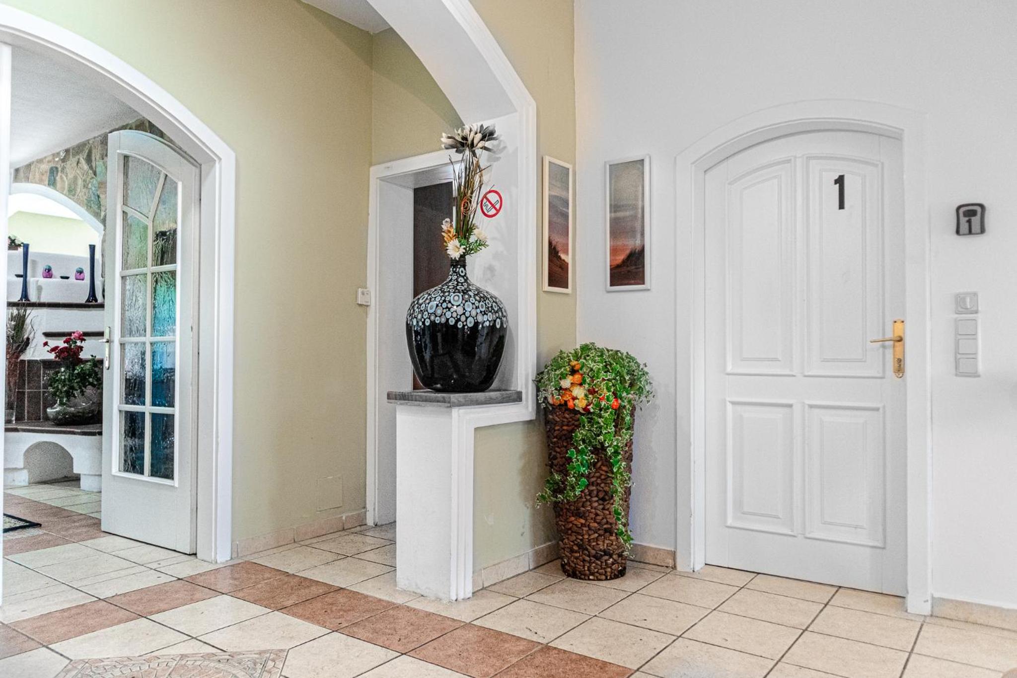 Cozy Private Rooms in Beautiful Garden Villa Free Parking