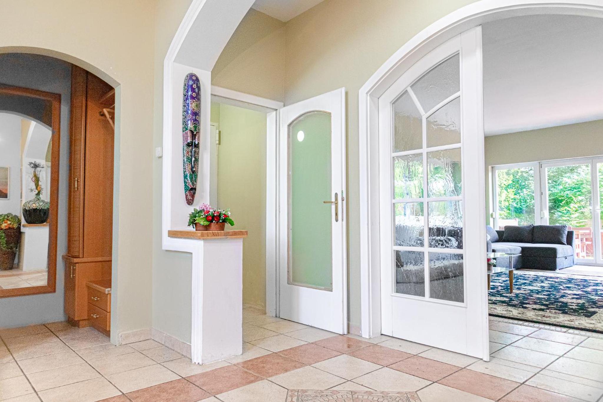 Cozy Private Rooms in Beautiful Garden Villa Free Parking