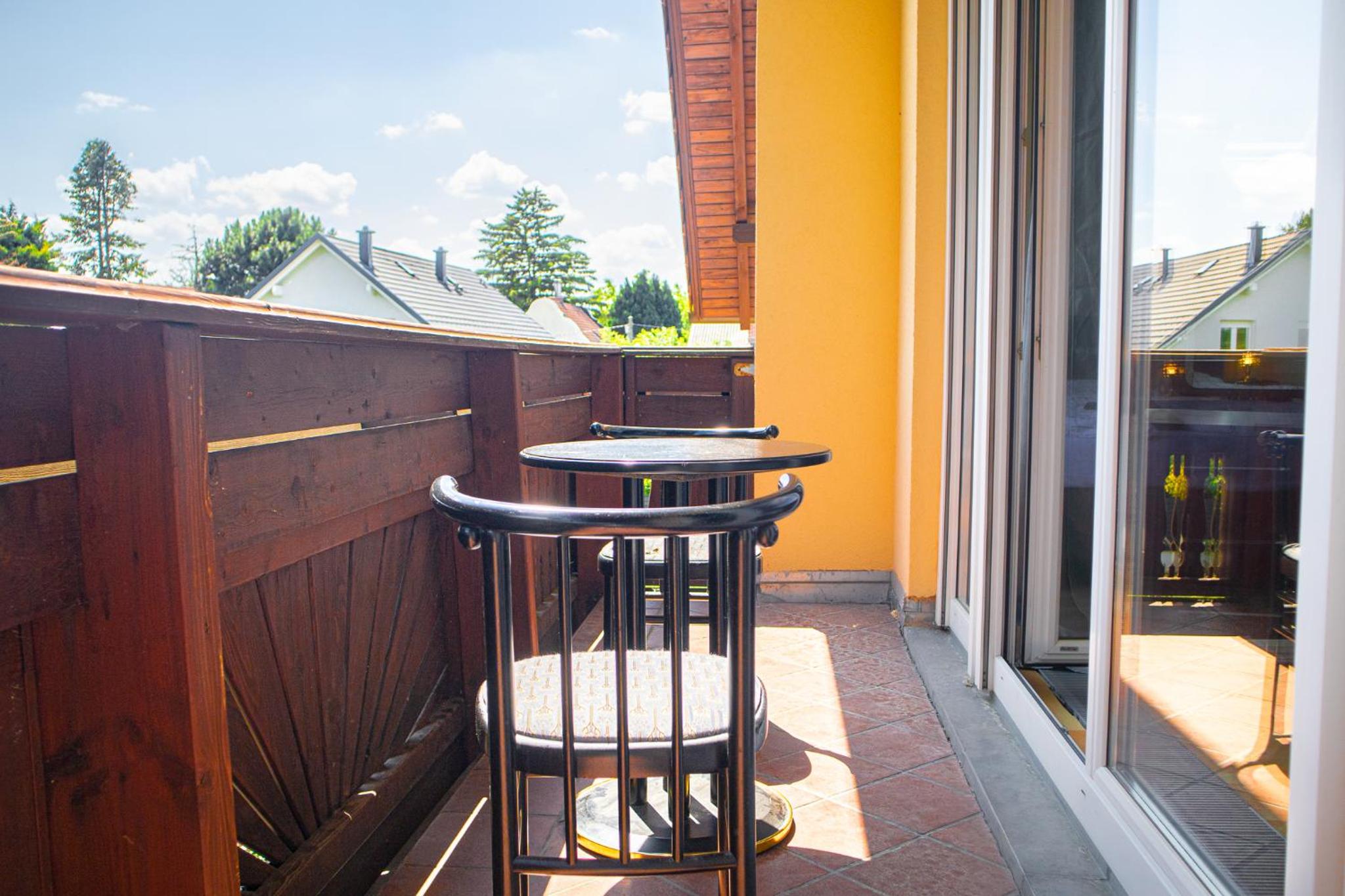 Cozy Private Rooms in Beautiful Garden Villa Free Parking