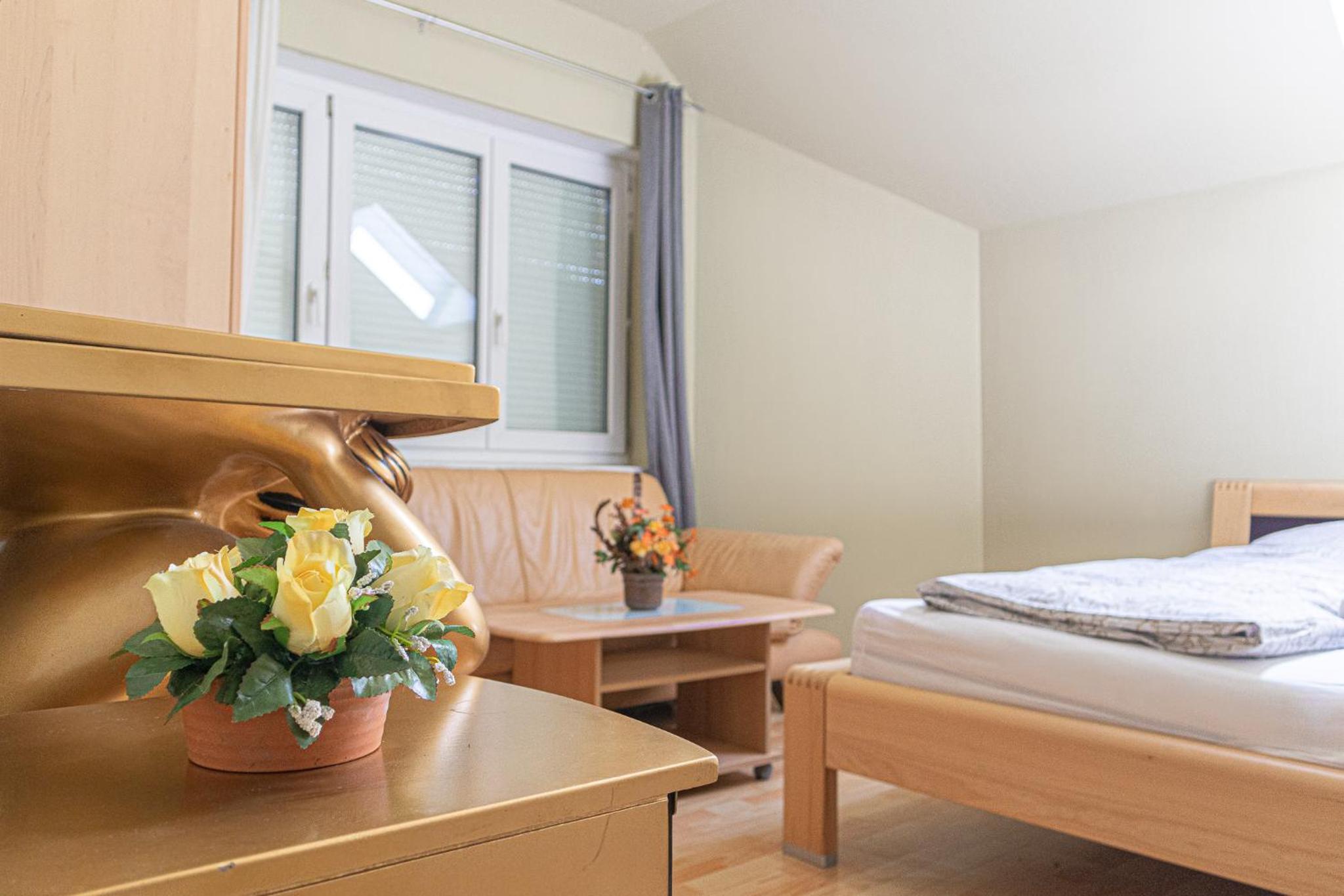 Cozy Private Rooms in Beautiful Garden Villa Free Parking