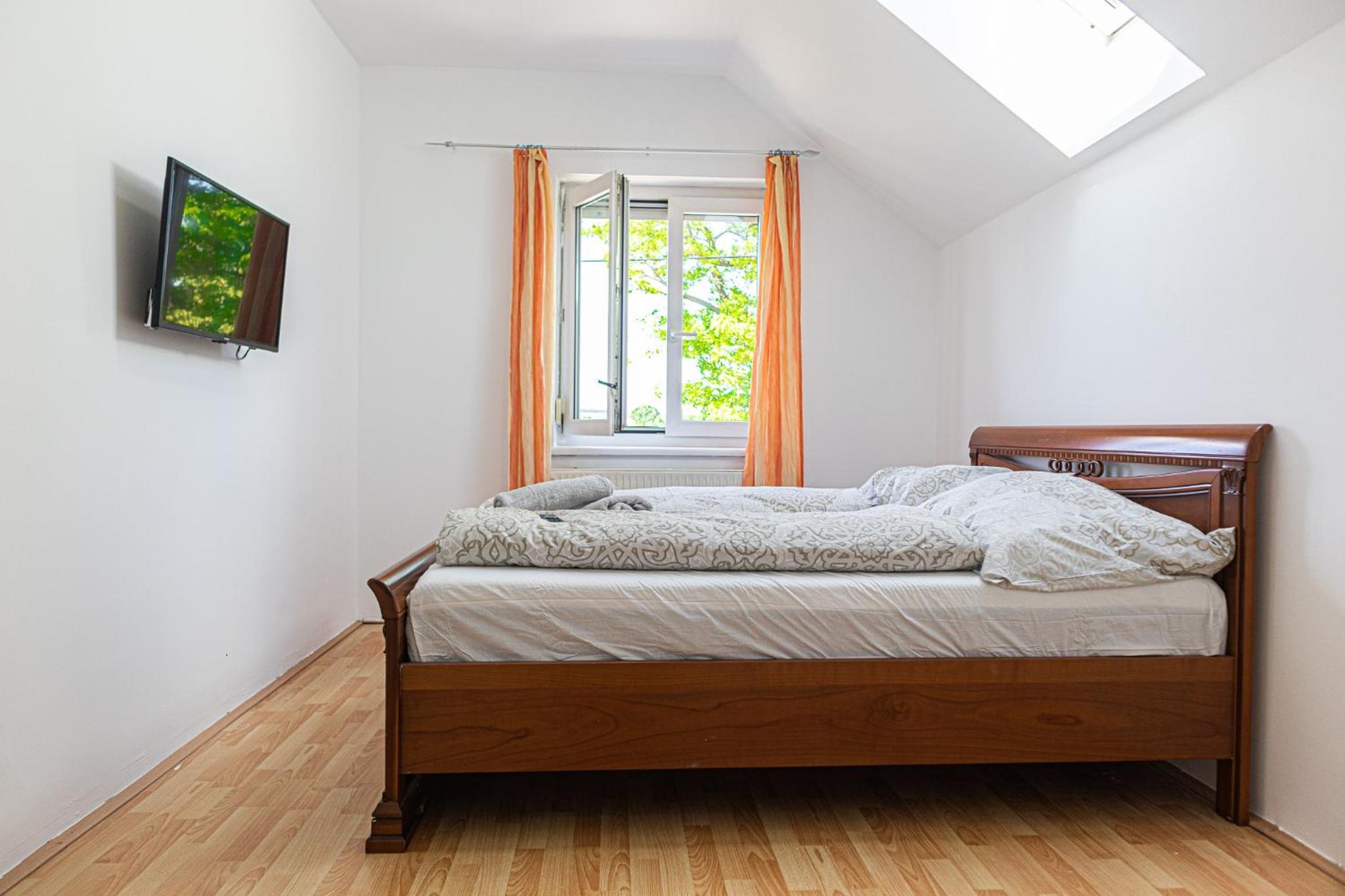 Cozy Private Rooms in Beautiful Garden Villa Free Parking