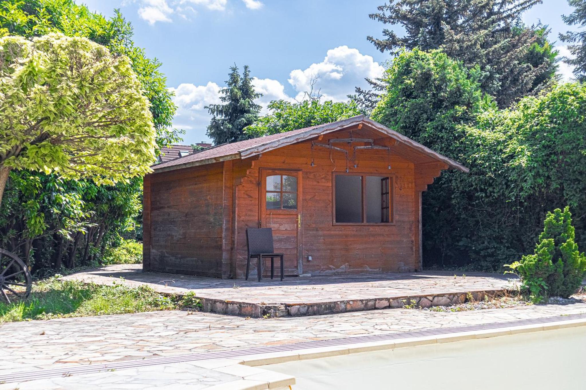 Exquisite Villa with Free Parking - suitable for groups up to 18p