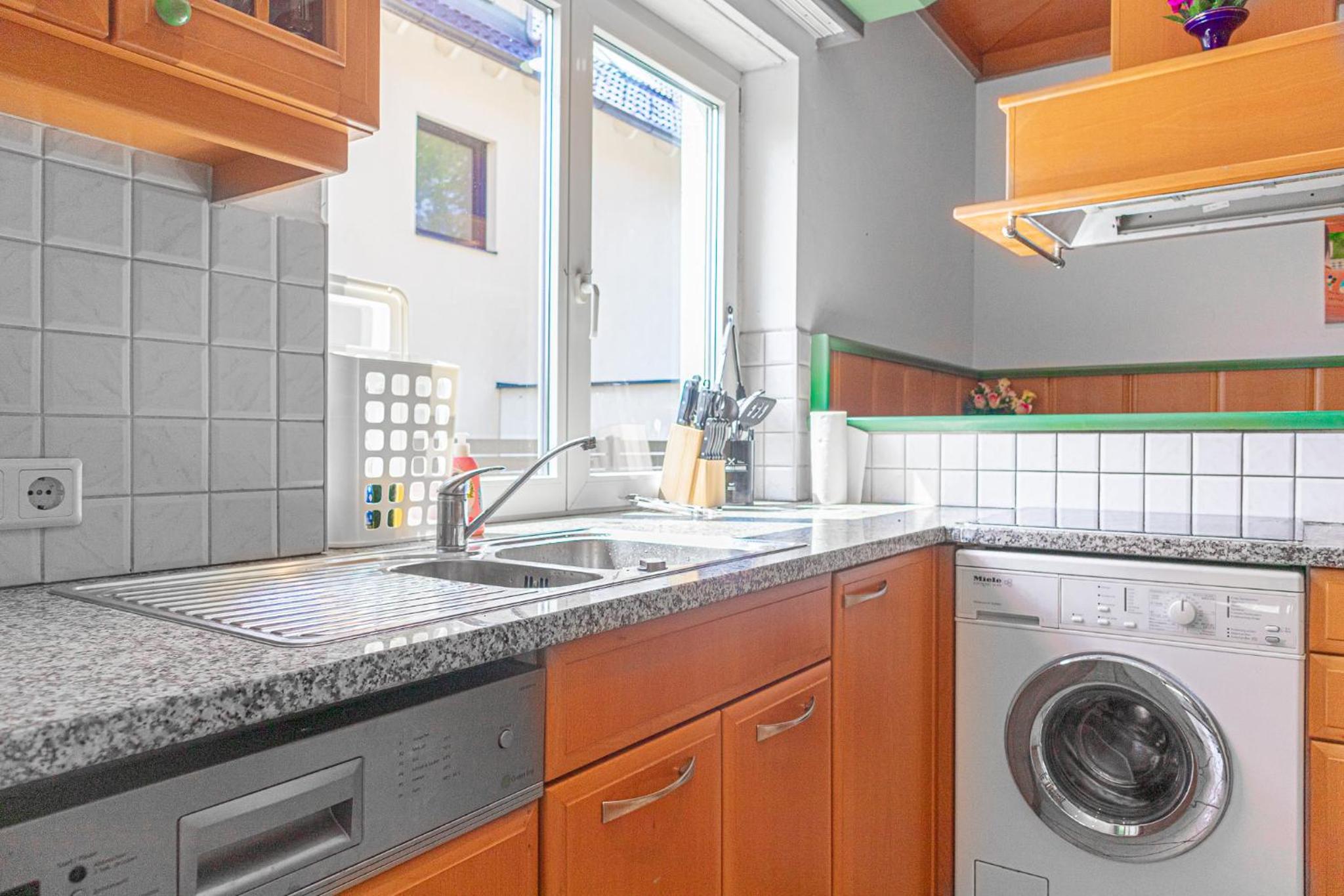 Exquisite Villa with Free Parking - suitable for groups up to 18p