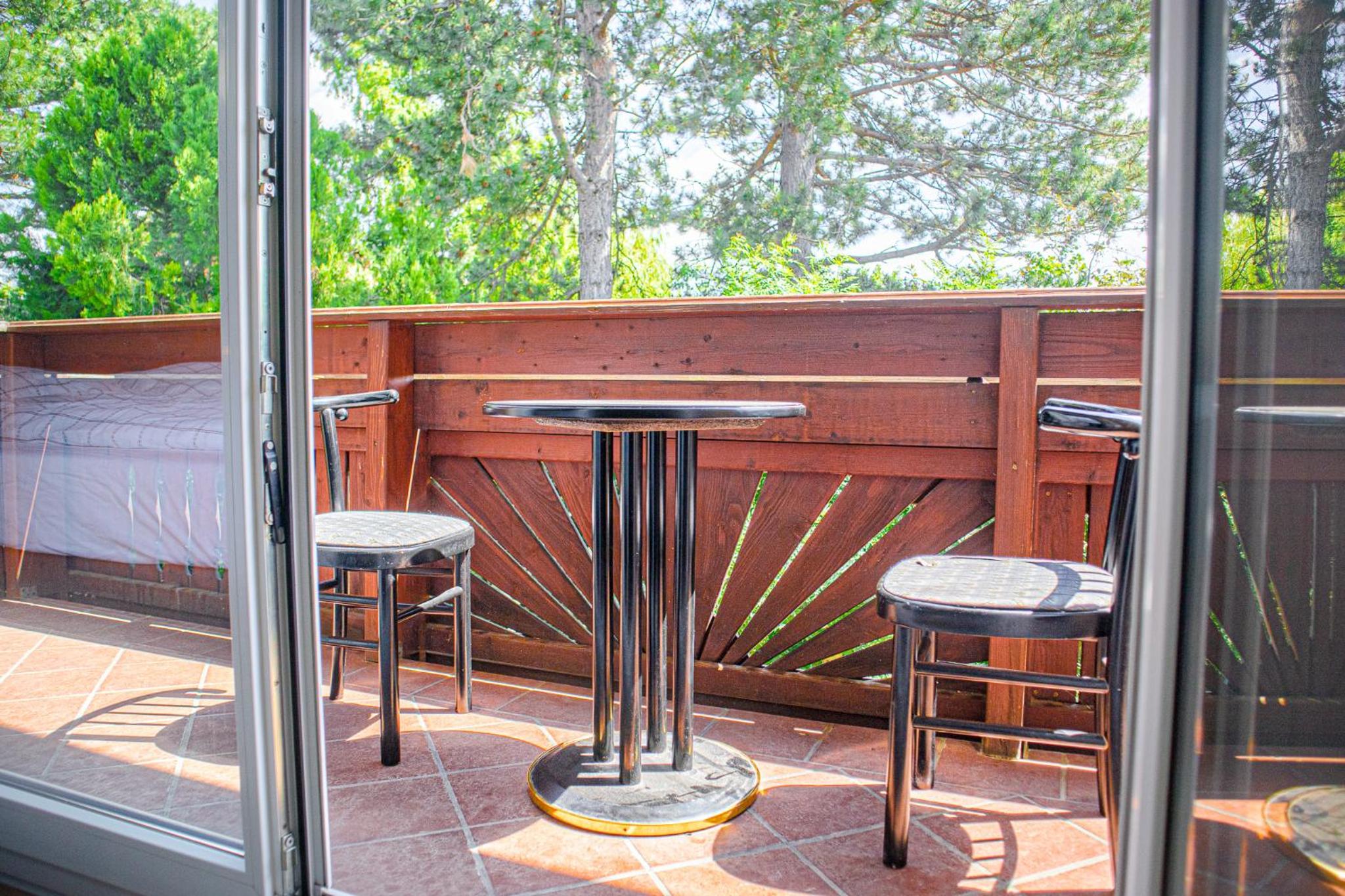 Exquisite Villa with Free Parking - suitable for groups up to 18p