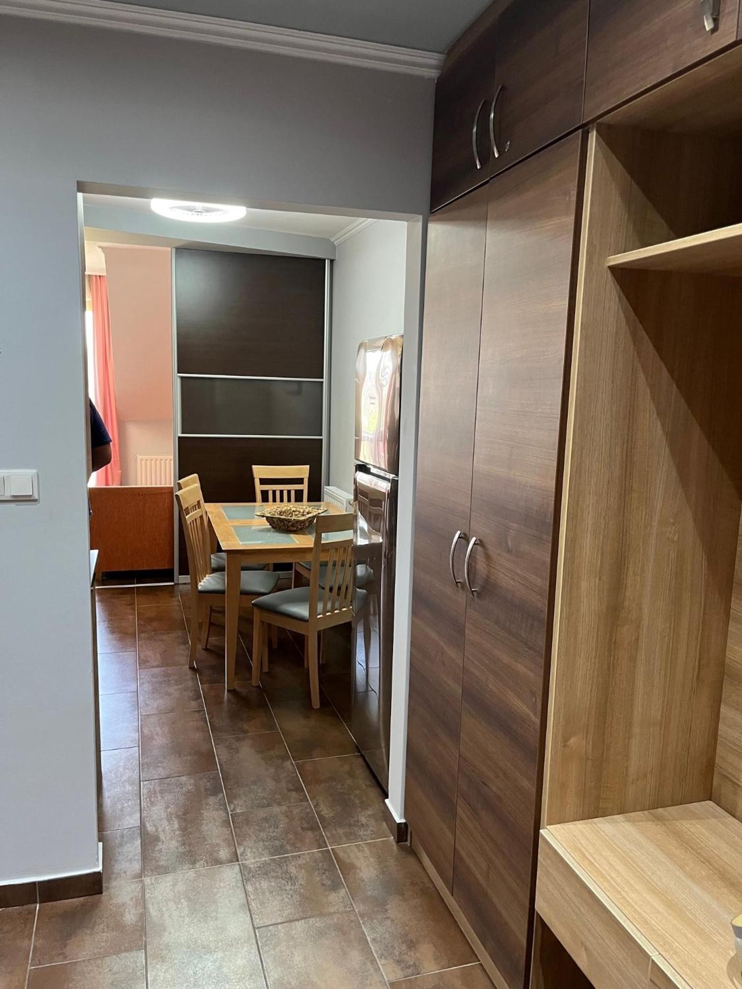Brookforest Family Apartman view 2