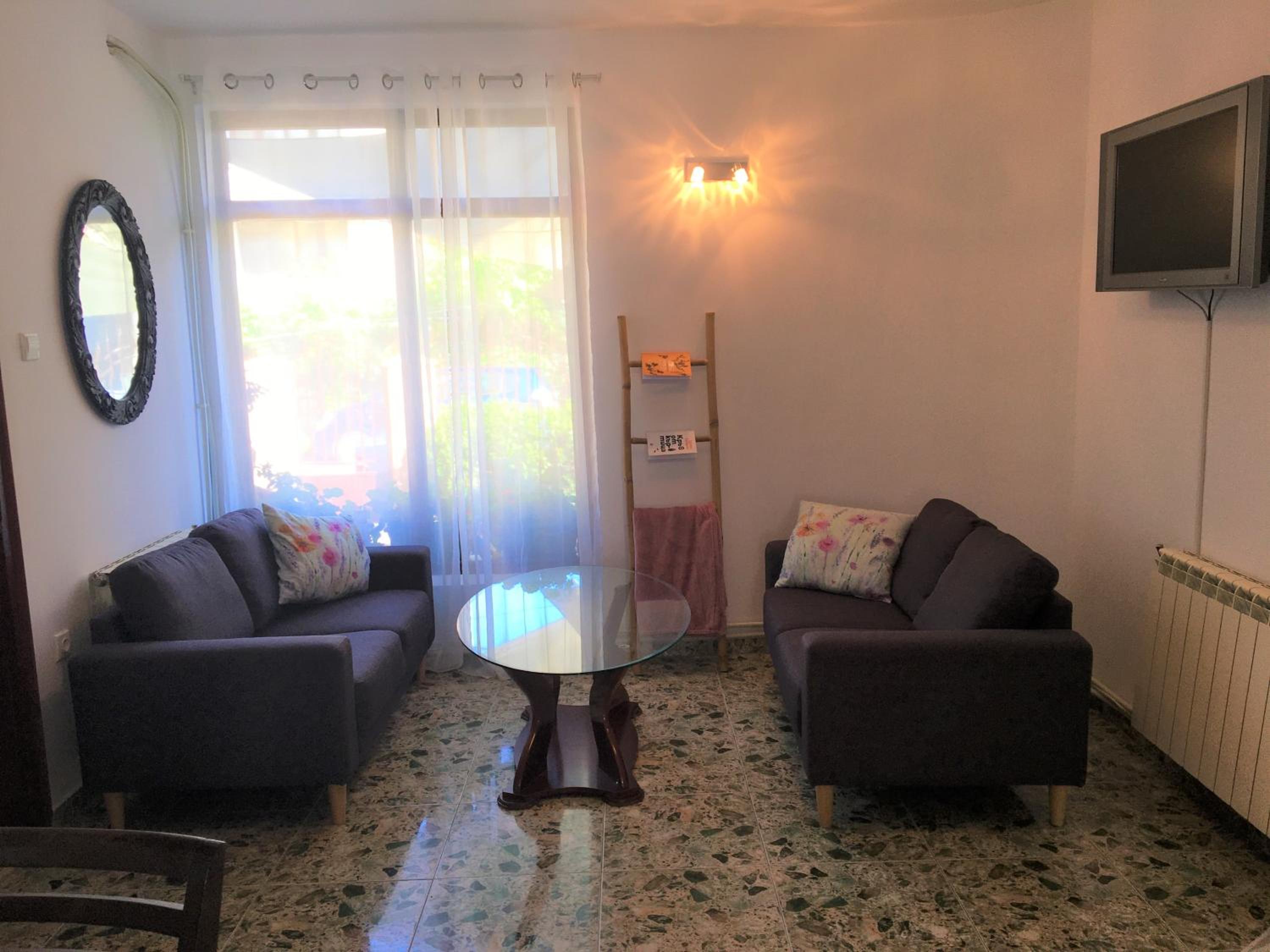 Dimitrovi Guesthouse - Peaceful Stay near Beach with Garden, Sarafovo