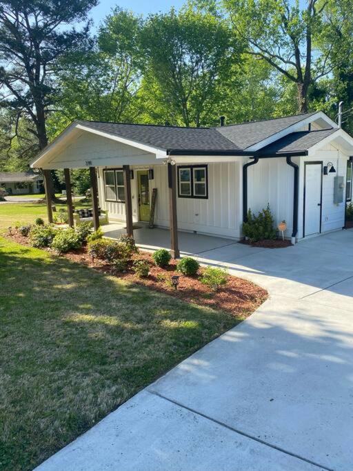 Smyrna Vacations - Cozy 2-bedroom Farmhouse with parking on premise - Property Image 11