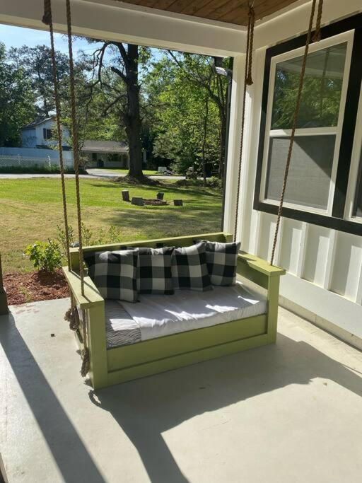 Smyrna Vacations - Cozy 2-bedroom Farmhouse with parking on premise - Property Image 1