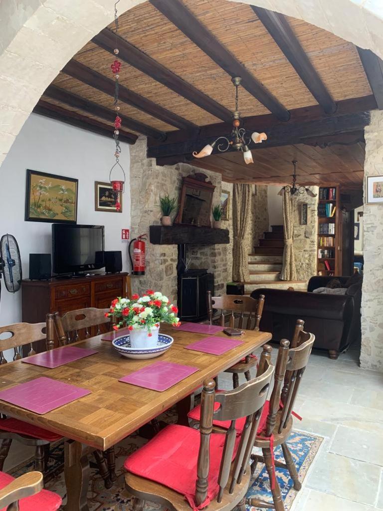 Afames House - Beautiful Traditional House