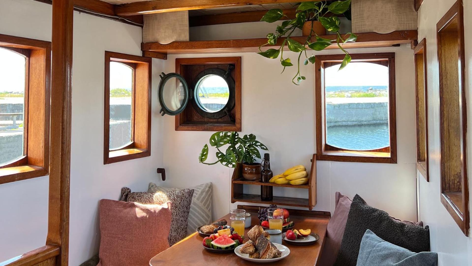 Varra Water - Unique Boat Accomodation - Bornholm