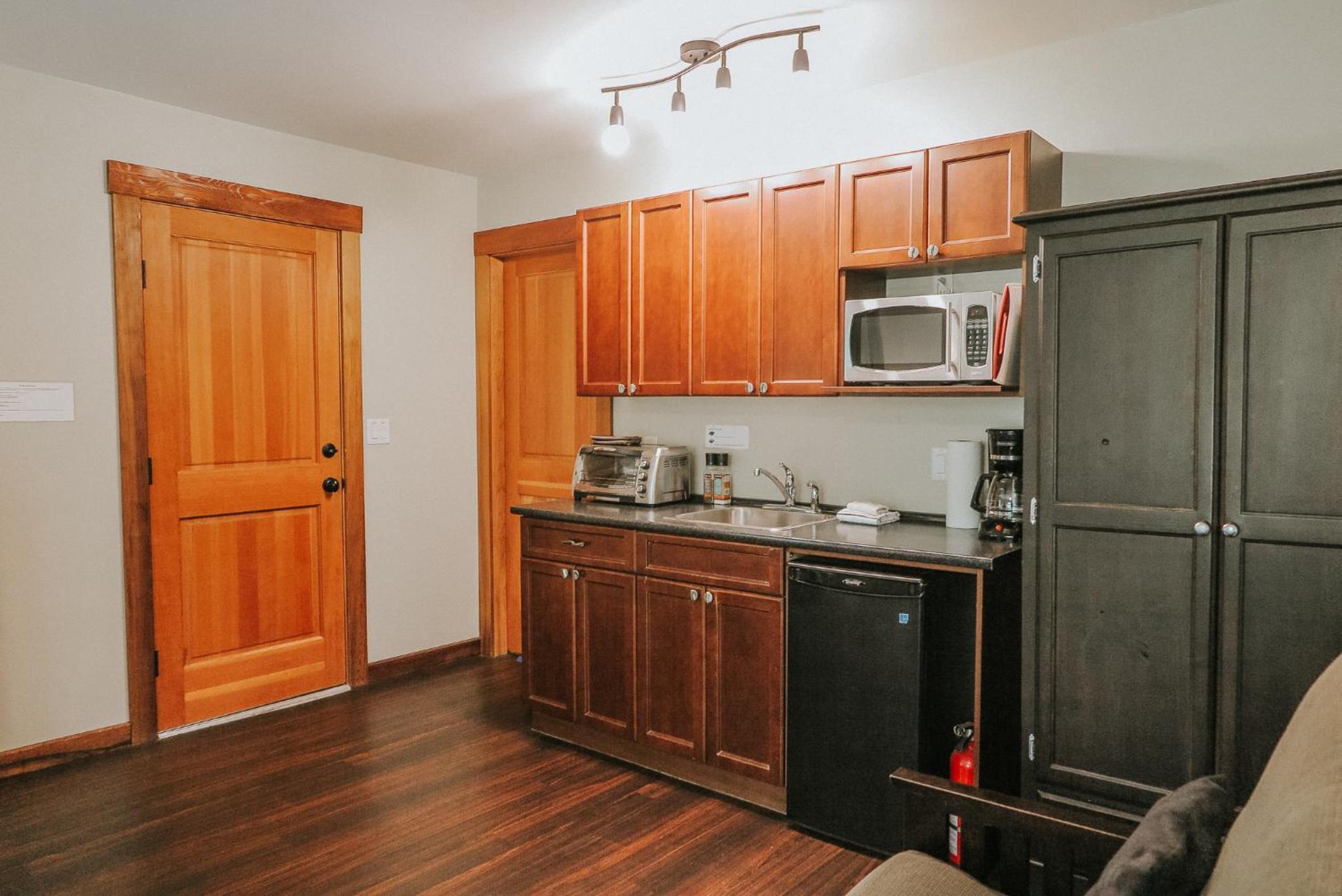 Tofino Vacations - Cobble Wood and Bird Sanctuary Guest Houses - Property Image 92