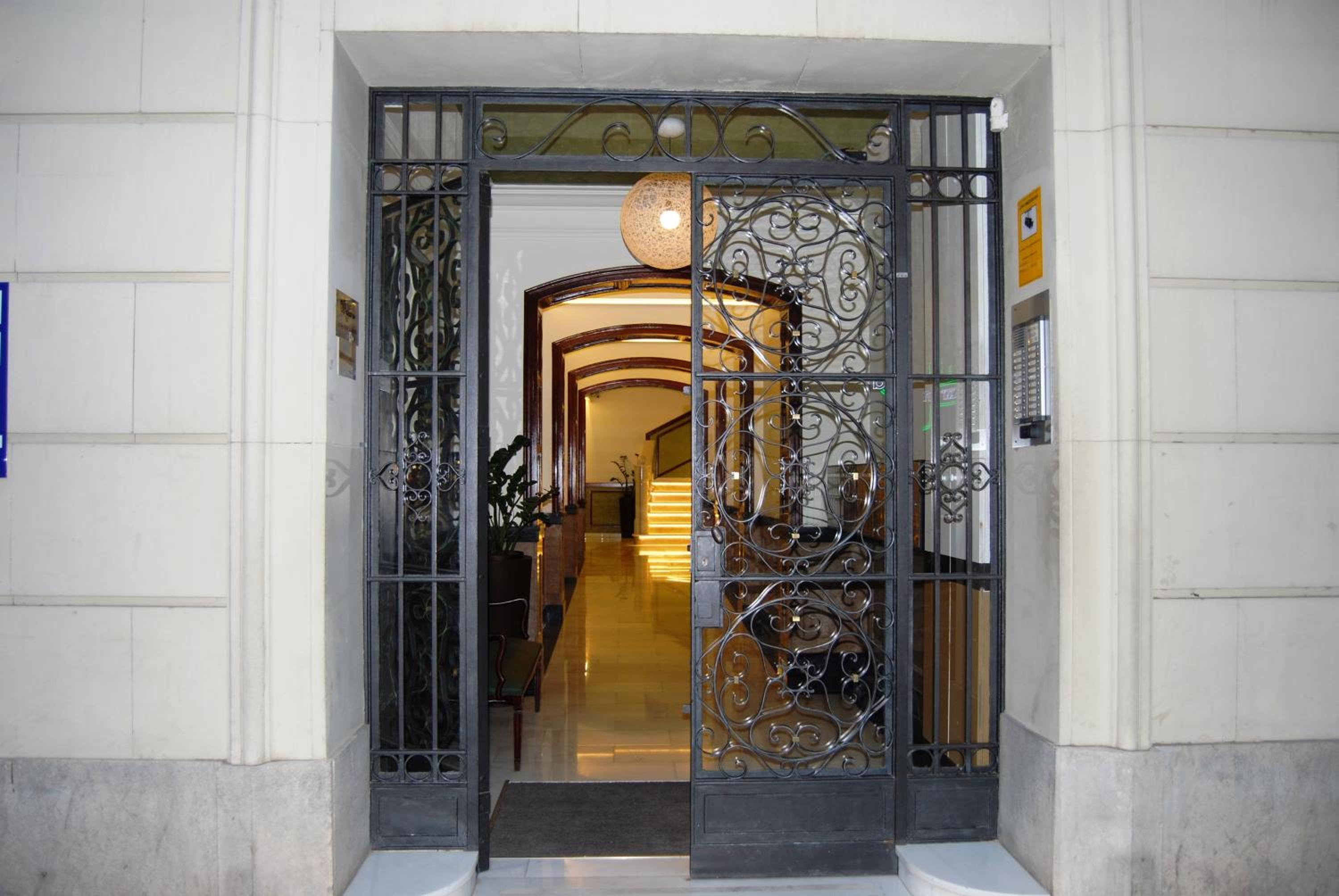 Eixample Building Apartments by Mercedes Heritage