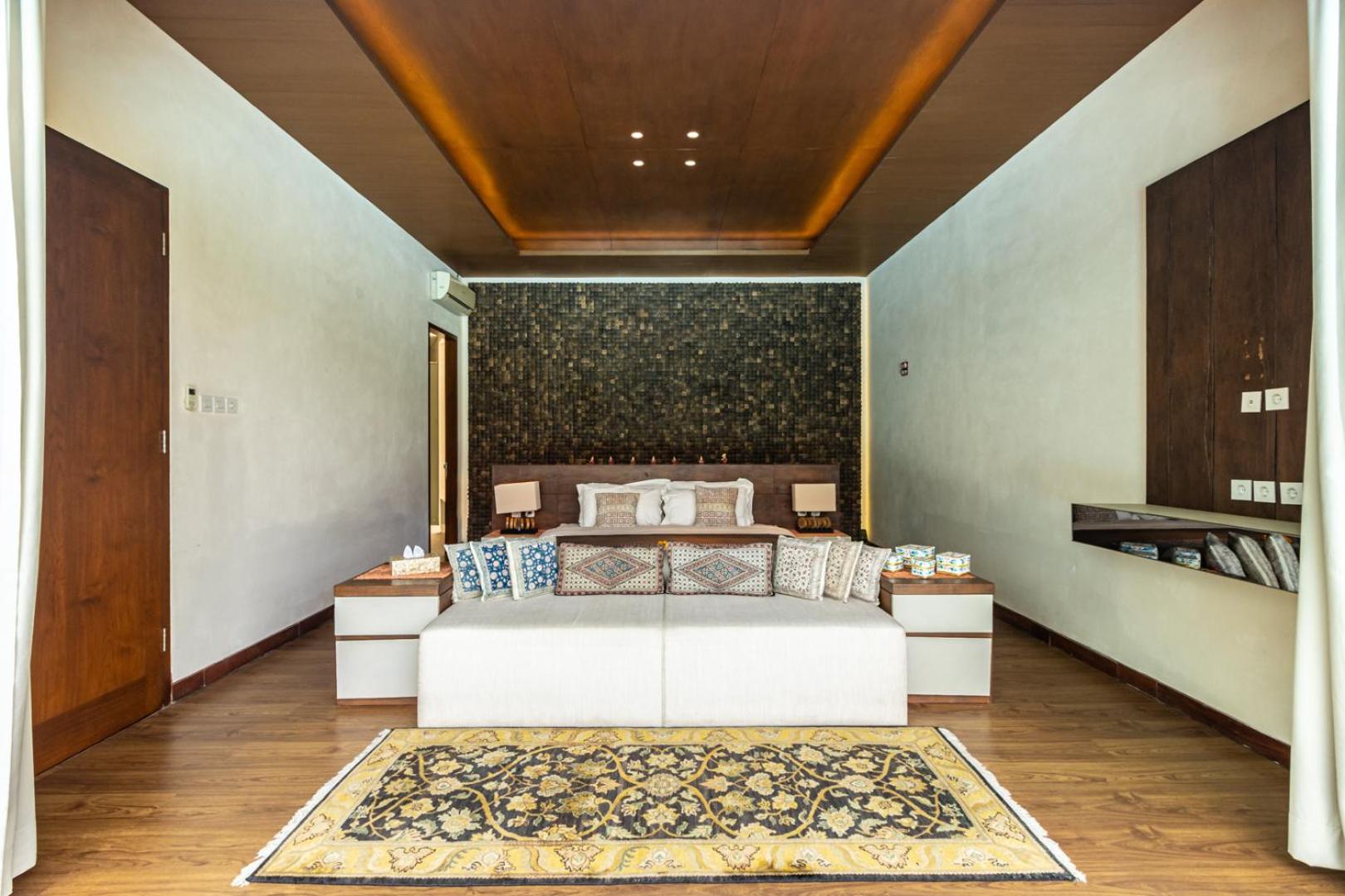 Newly renovated 6bd Mansion with Heli landing & astonishing views! view 5