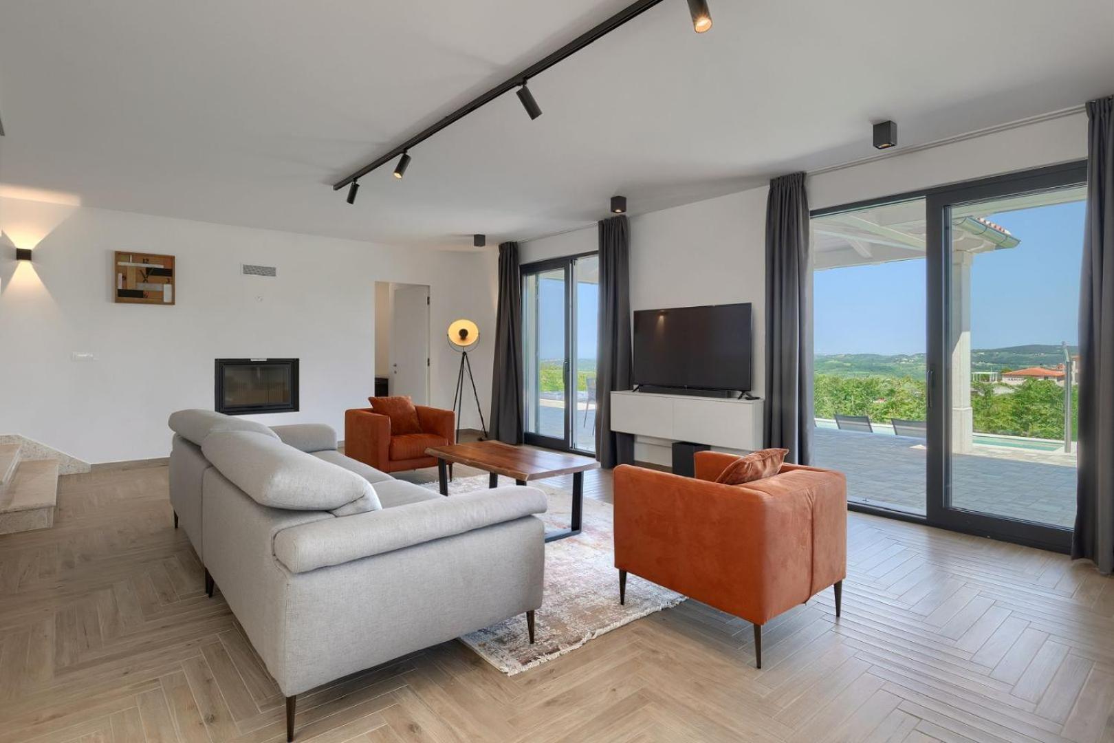 Luxury villa Arman with whirlpool in Visinada view 4