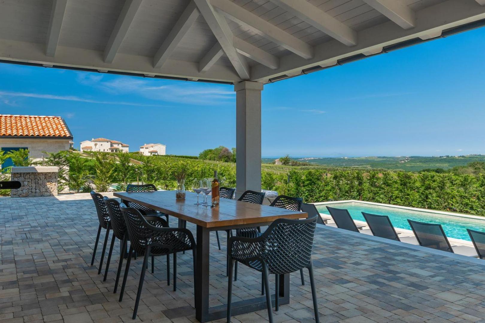 Luxury villa Arman with whirlpool in Visinada view 2