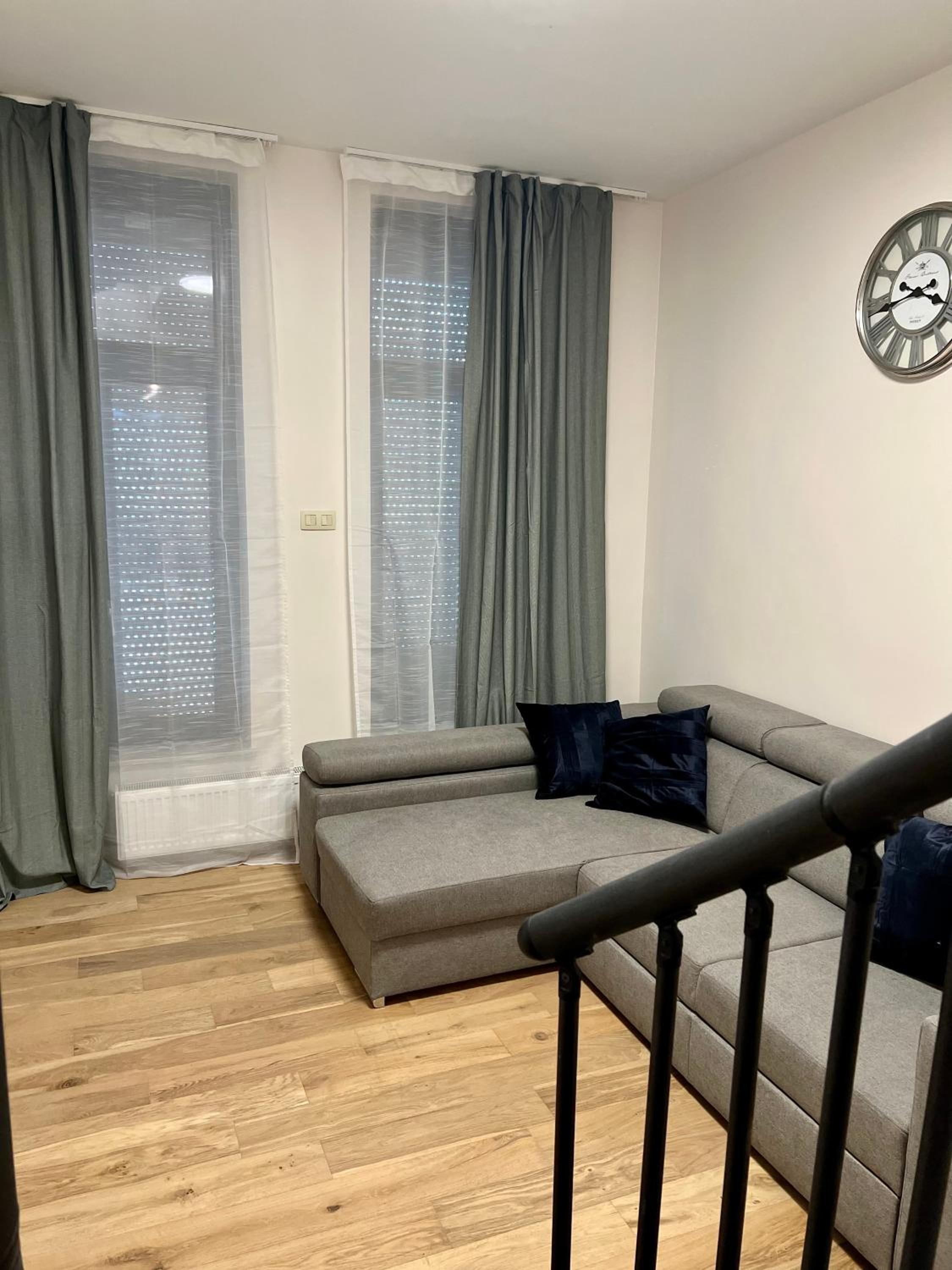 Exclusive two-level apartment with private terrace on the canal Brussels view 4