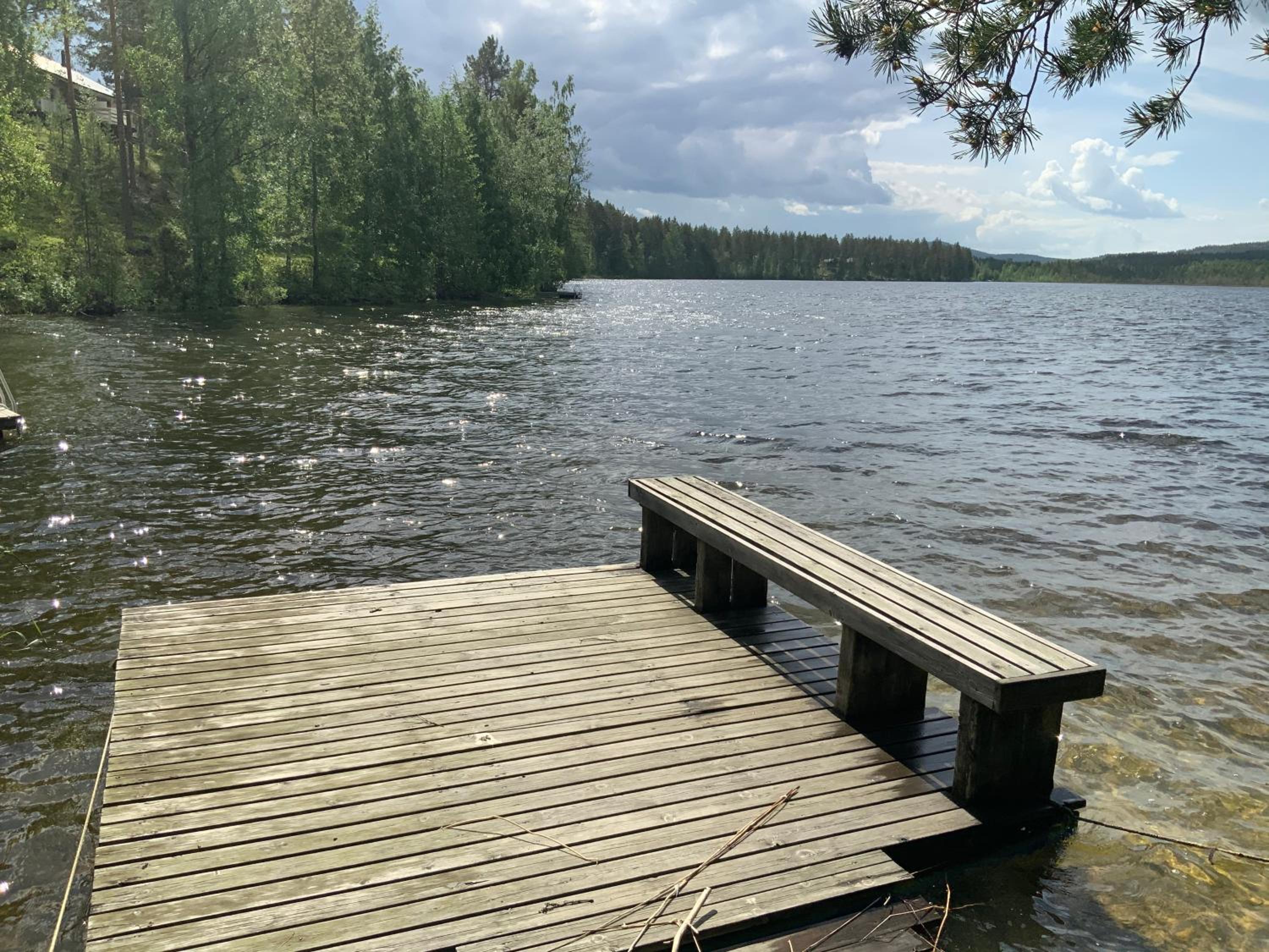Saunaharju 5 järven rannalla