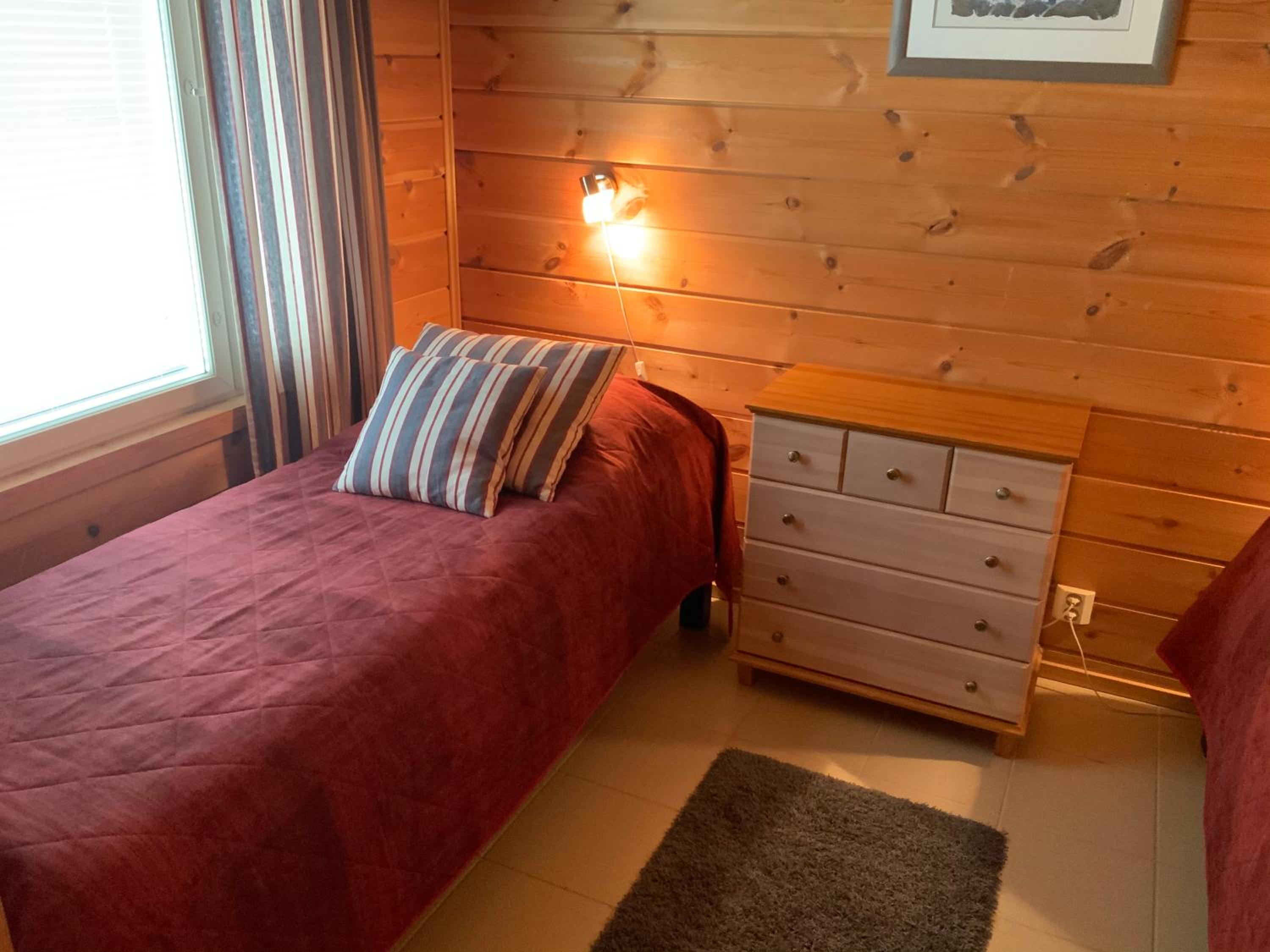 Saunaharju 5 järven rannalla