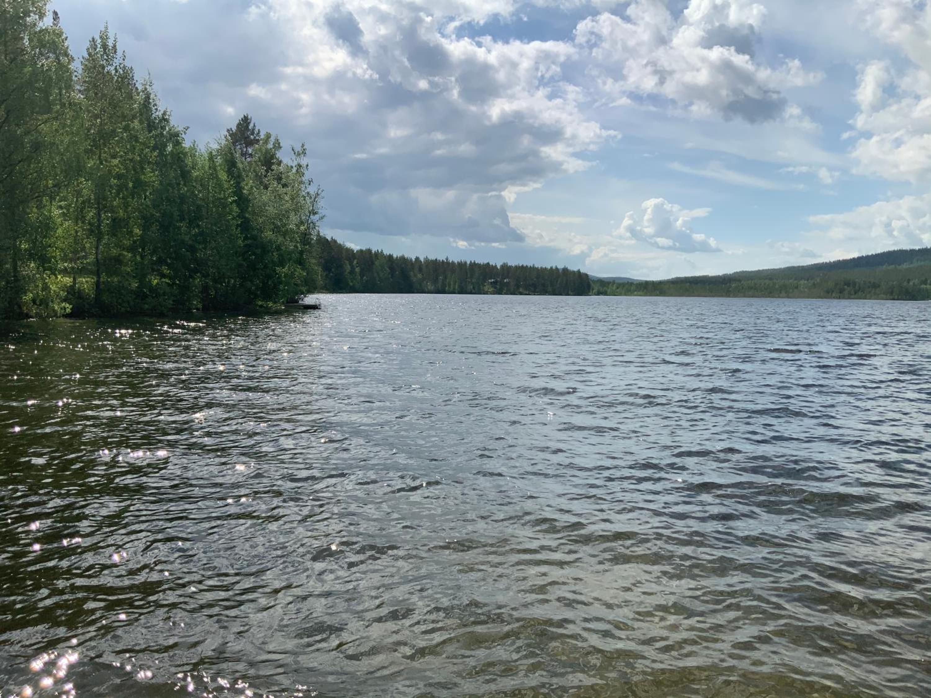 Saunaharju 5 järven rannalla