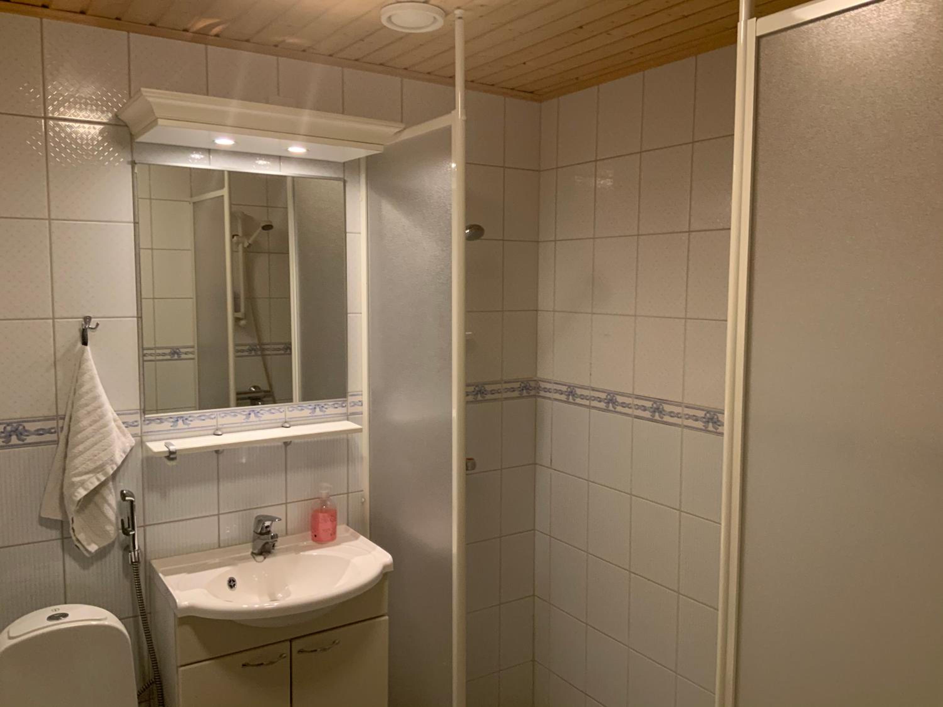 Saunaharju 5 järven rannalla